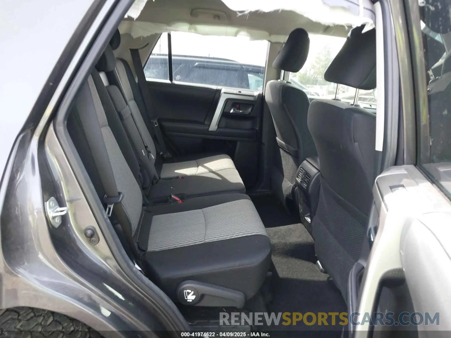 8 fotografías del automóvil dañado JTEMU5JR1P6088009 TOYOTA 4RUNNER 2023