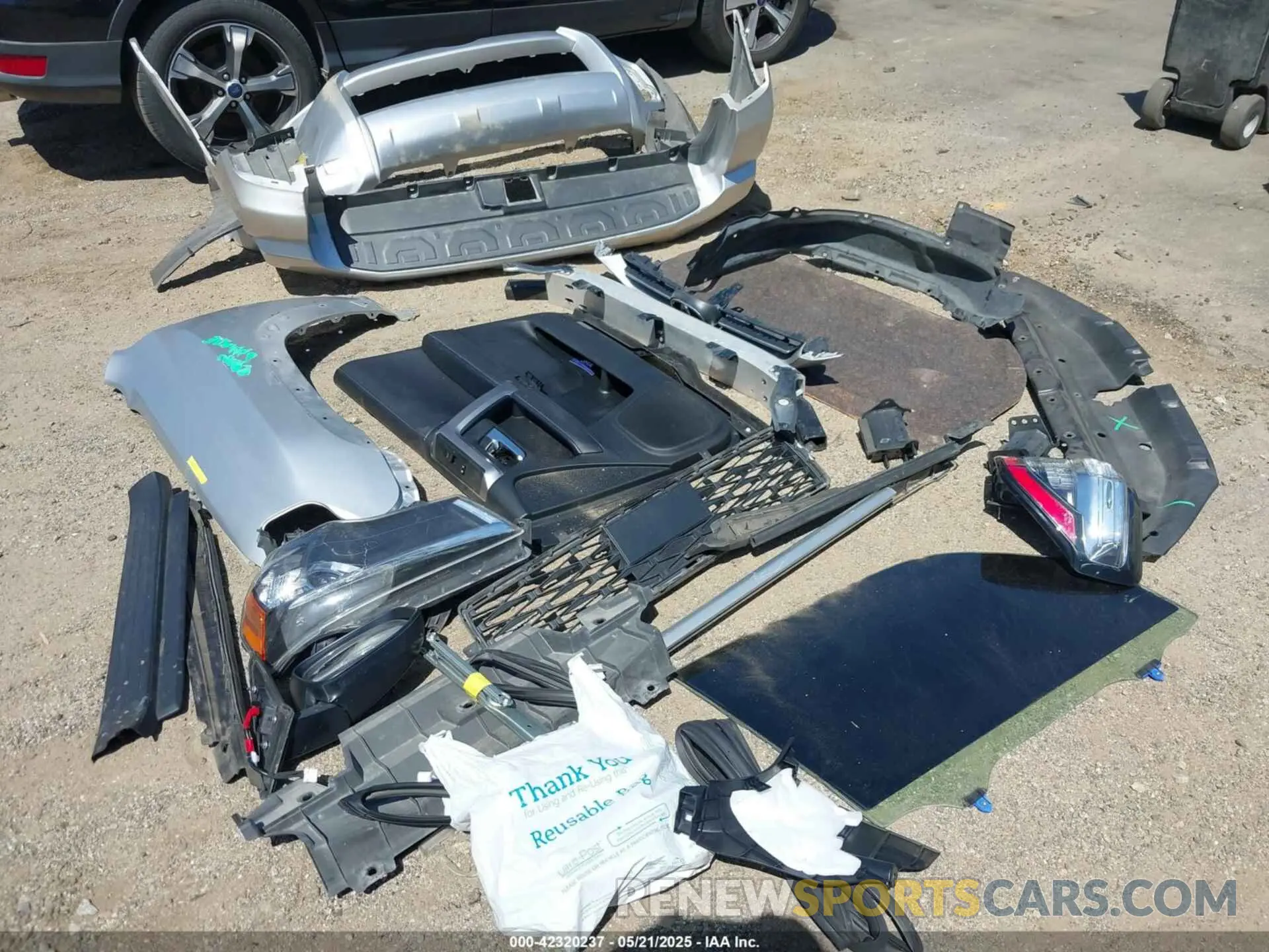 12 fotografías del automóvil dañado JTEMU5JR1P6089760 TOYOTA 4RUNNER 2023