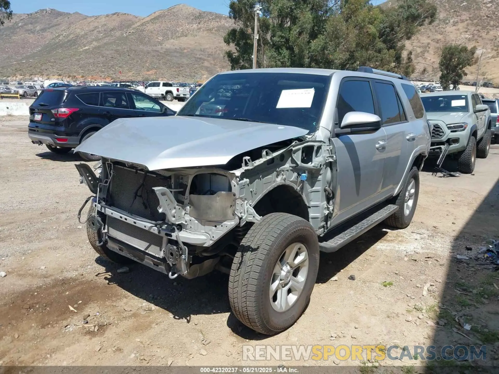 2 fotografías del automóvil dañado JTEMU5JR1P6089760 TOYOTA 4RUNNER 2023