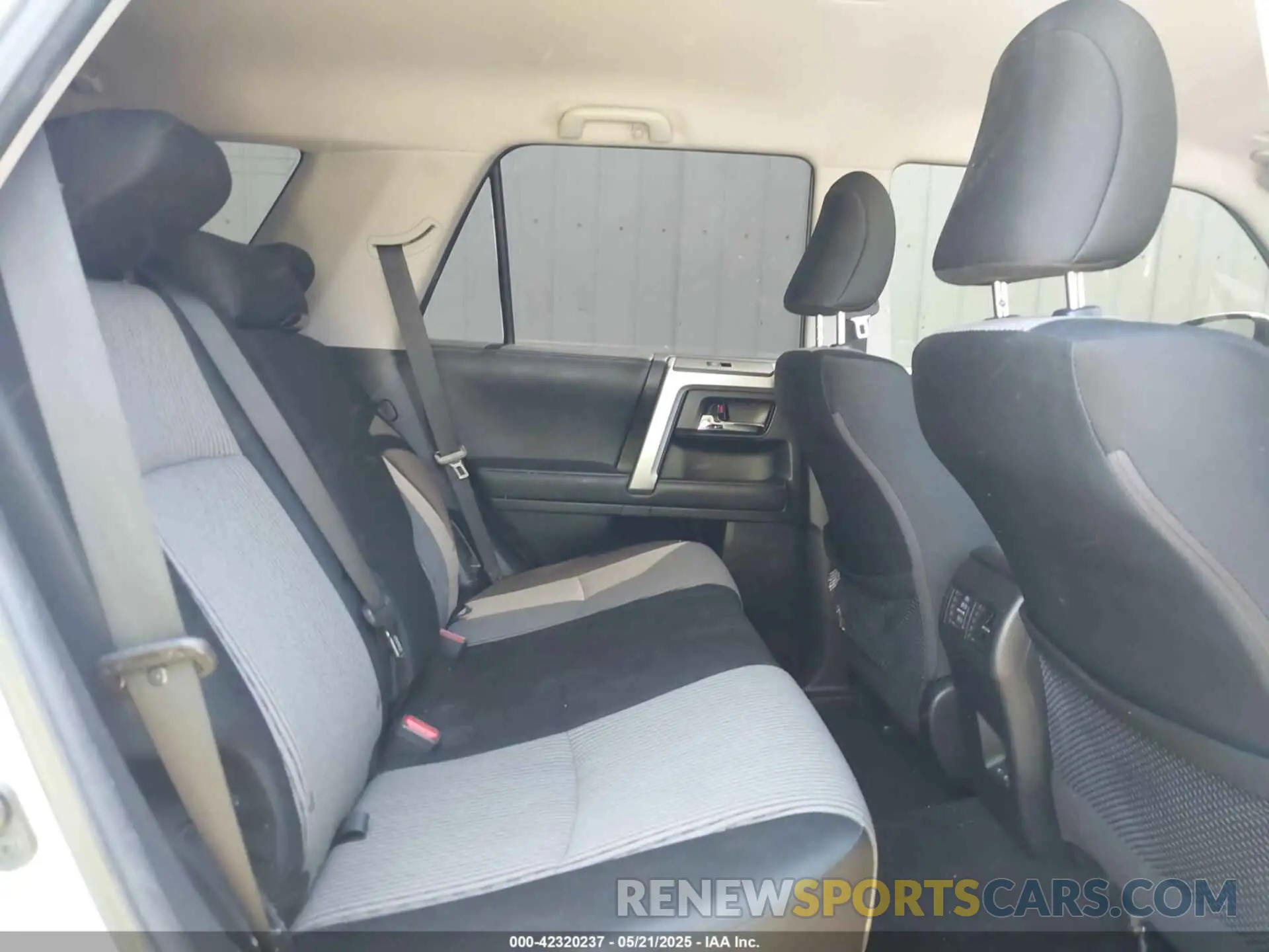 8 fotografías del automóvil dañado JTEMU5JR1P6089760 TOYOTA 4RUNNER 2023