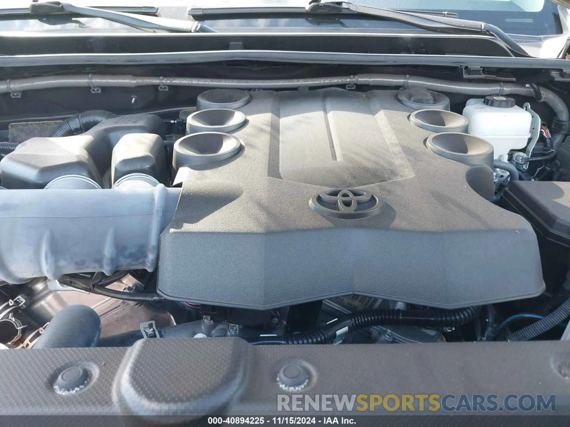 10 fotografías del automóvil dañado JTEMU5JR2P6141140 TOYOTA 4RUNNER 2023