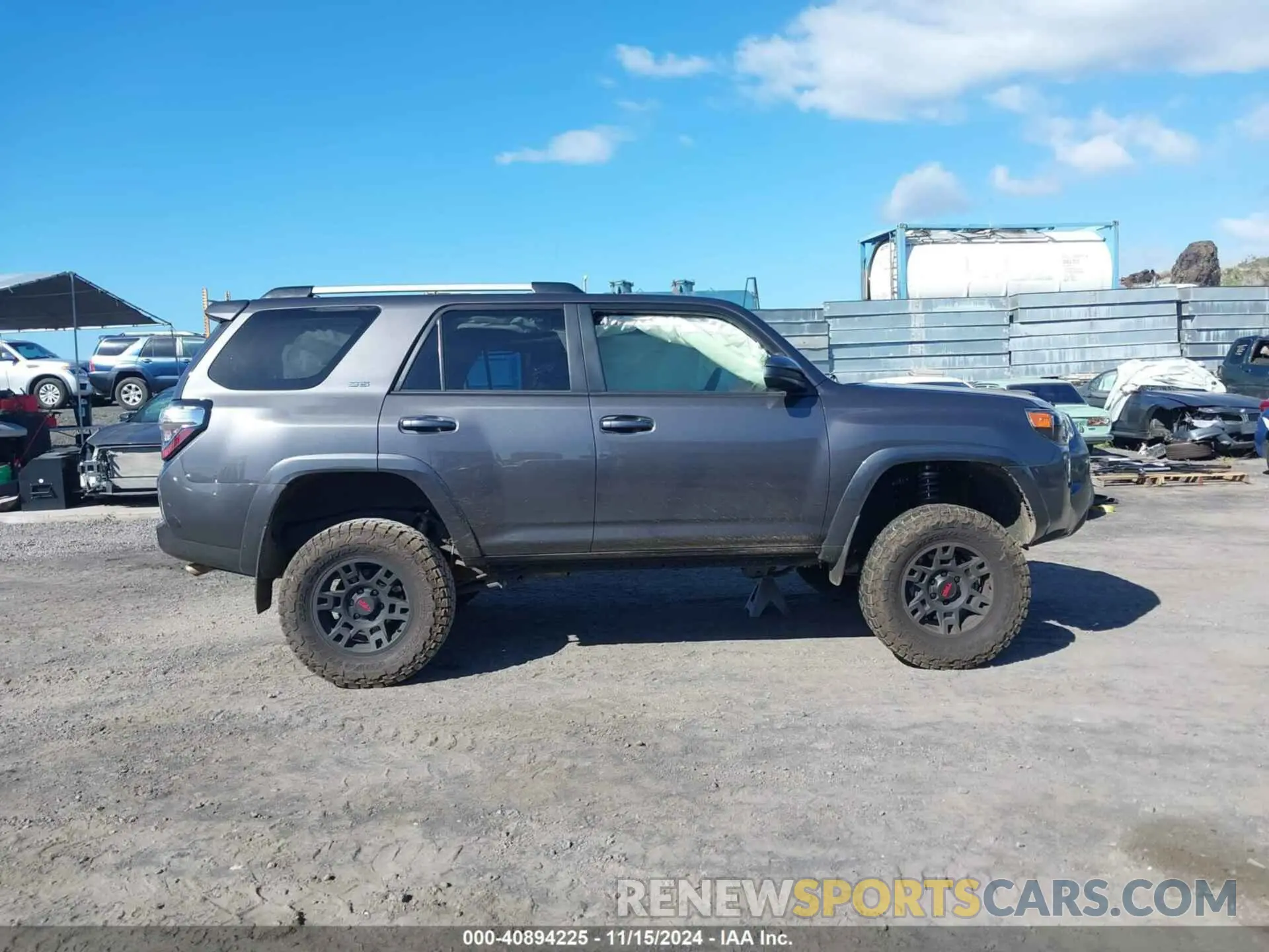 13 fotografías del automóvil dañado JTEMU5JR2P6141140 TOYOTA 4RUNNER 2023
