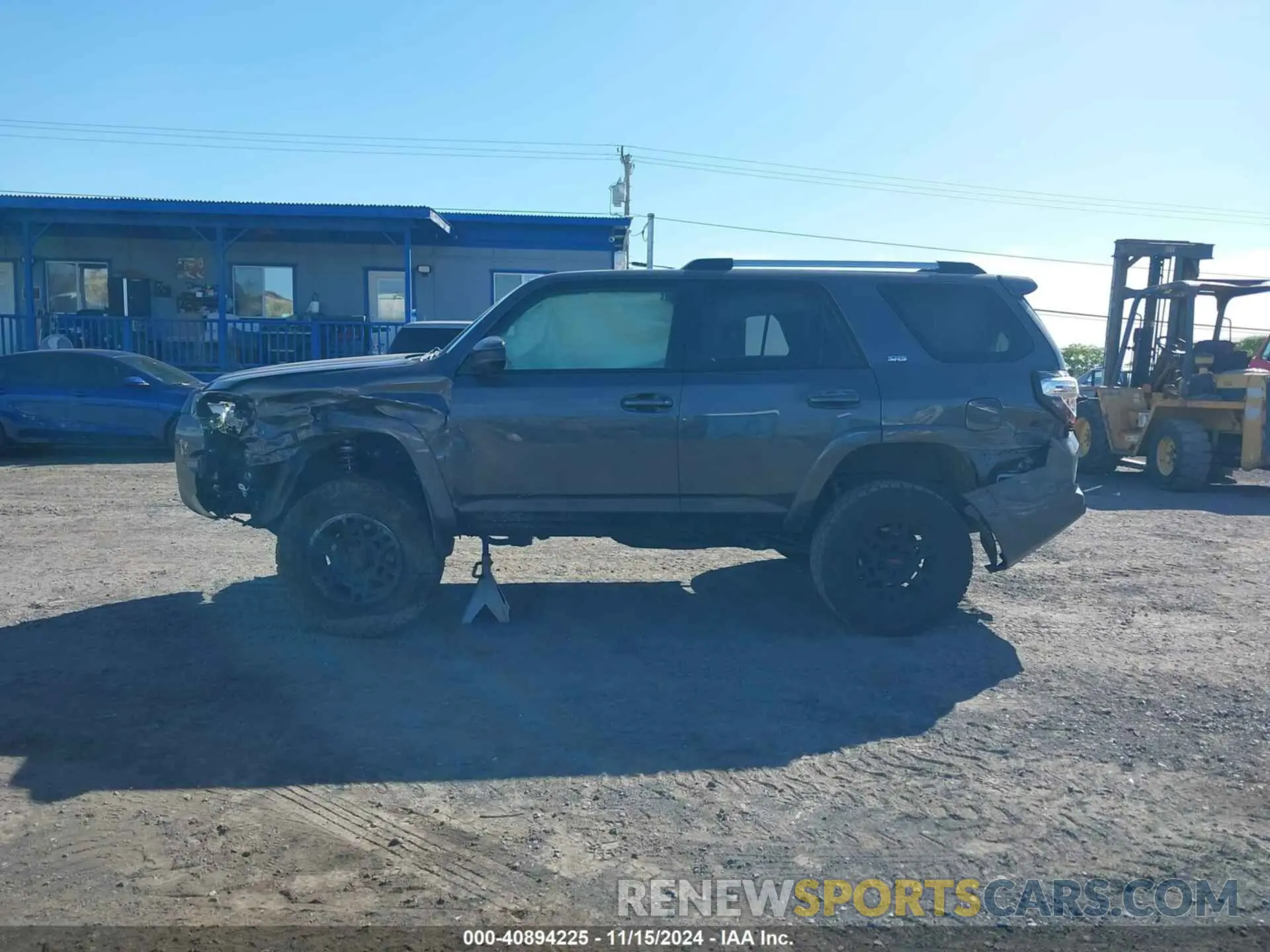 14 fotografías del automóvil dañado JTEMU5JR2P6141140 TOYOTA 4RUNNER 2023