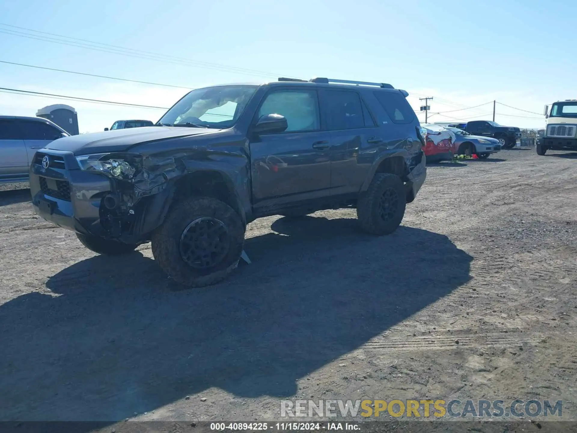 2 fotografías del automóvil dañado JTEMU5JR2P6141140 TOYOTA 4RUNNER 2023
