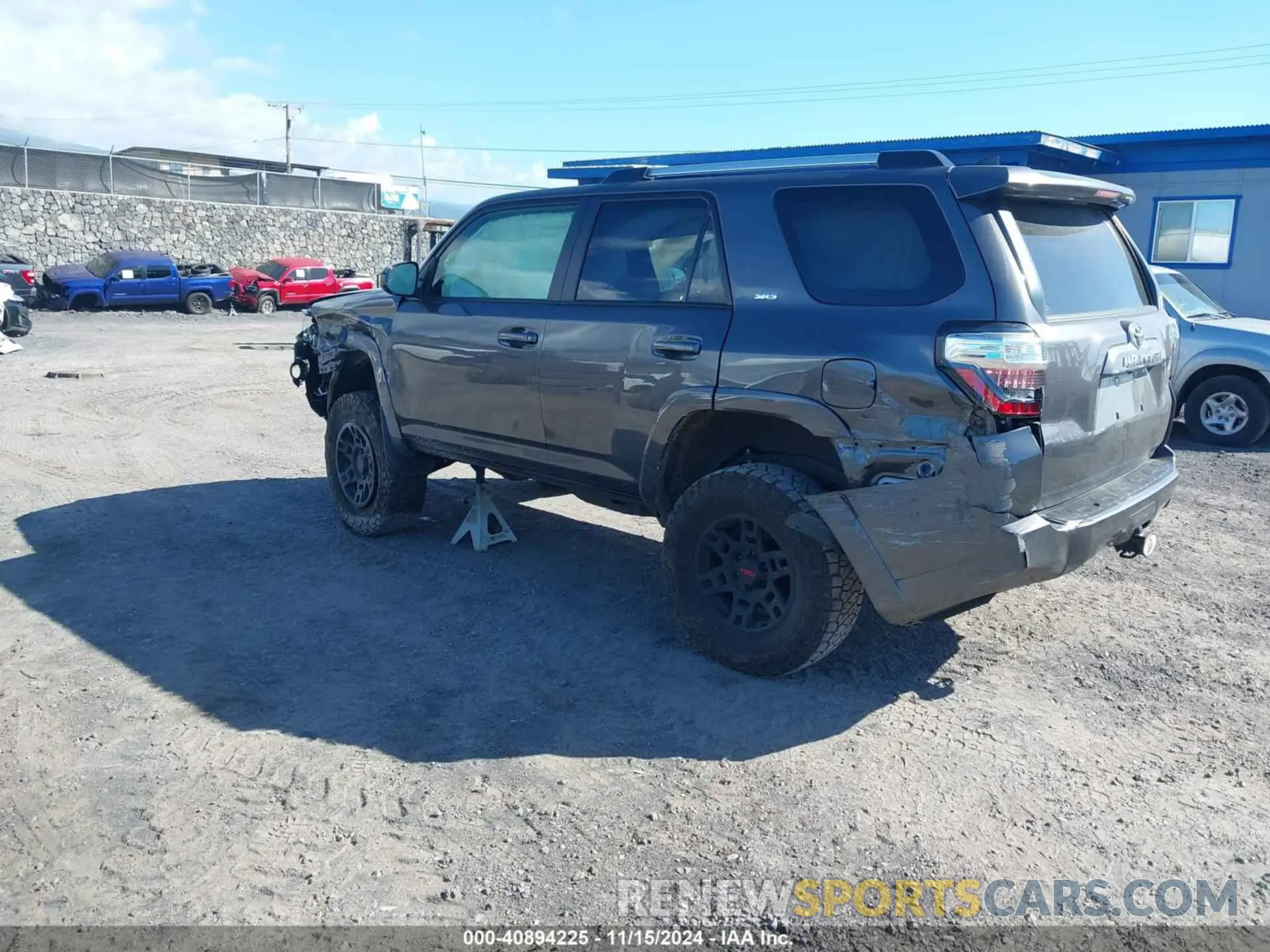 3 fotografías del automóvil dañado JTEMU5JR2P6141140 TOYOTA 4RUNNER 2023