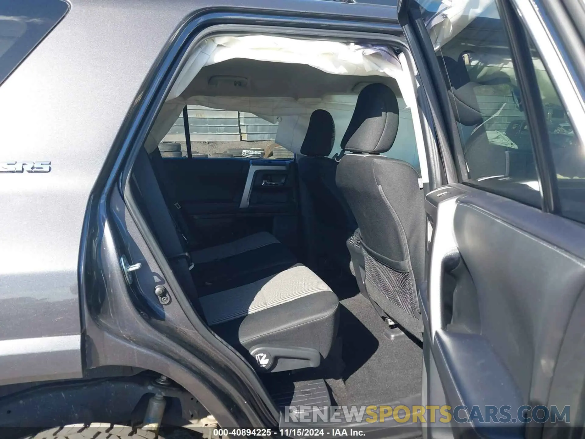 8 fotografías del automóvil dañado JTEMU5JR2P6141140 TOYOTA 4RUNNER 2023