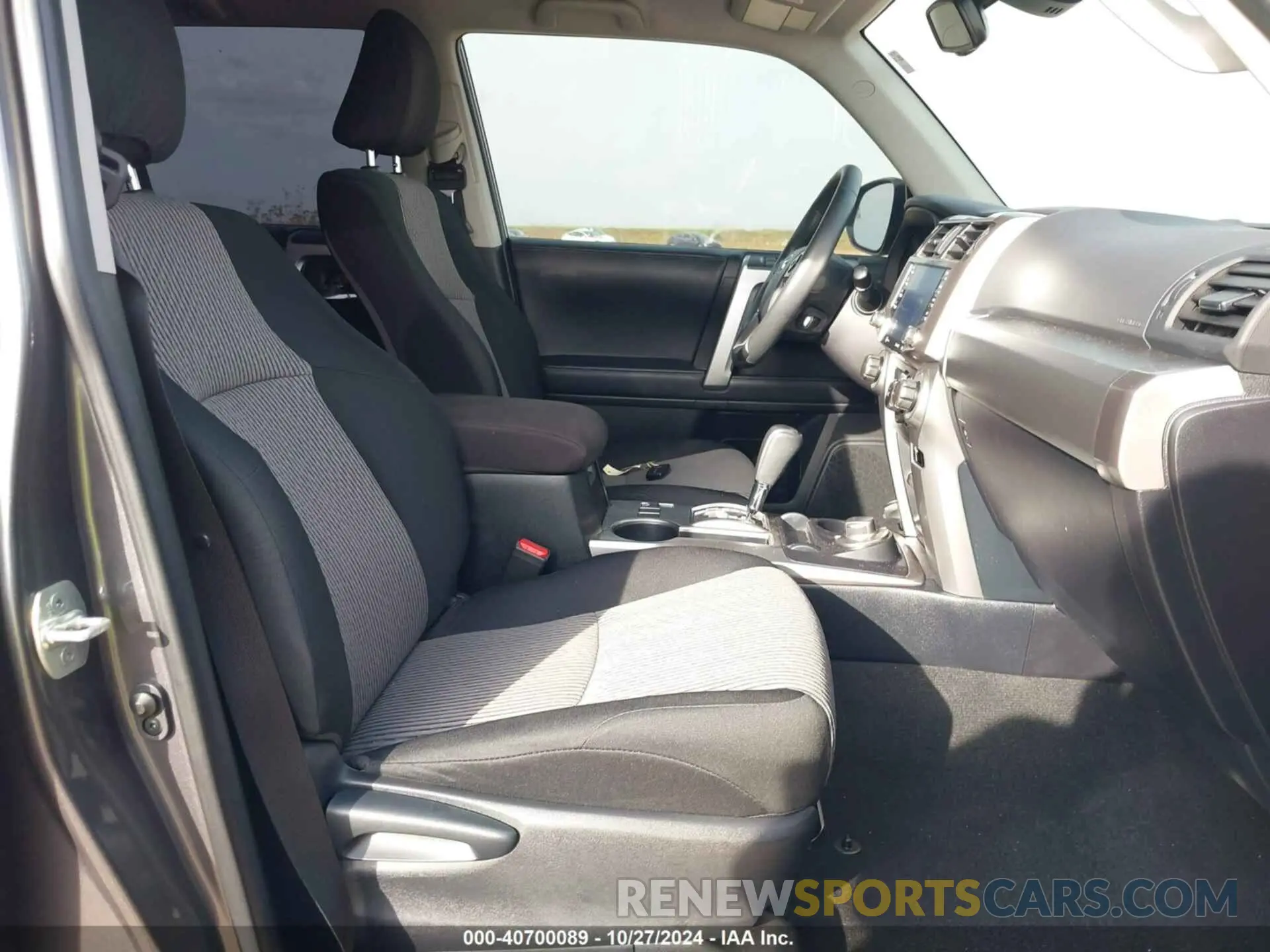 5 fotografías del automóvil dañado JTEMU5JR2P6143230 TOYOTA 4RUNNER 2023