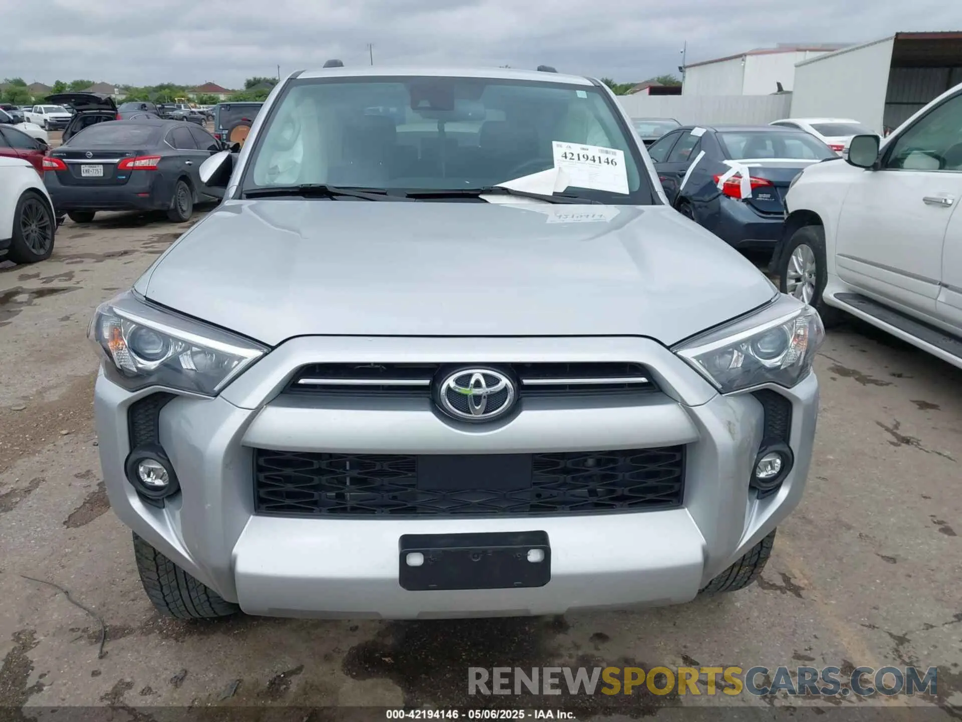 11 fotografías del automóvil dañado JTEMU5JR3P6147061 TOYOTA 4RUNNER 2023