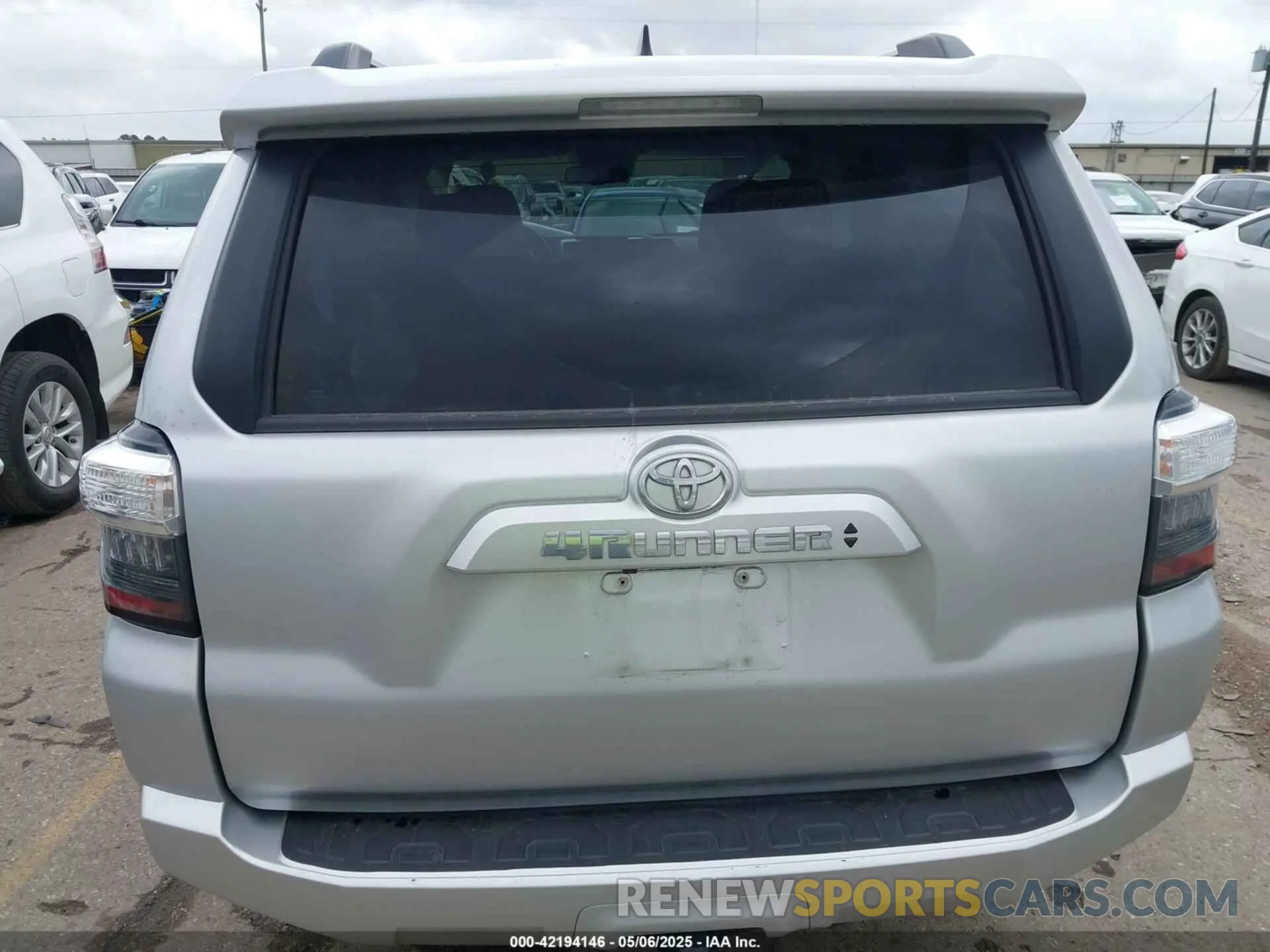 15 fotografías del automóvil dañado JTEMU5JR3P6147061 TOYOTA 4RUNNER 2023