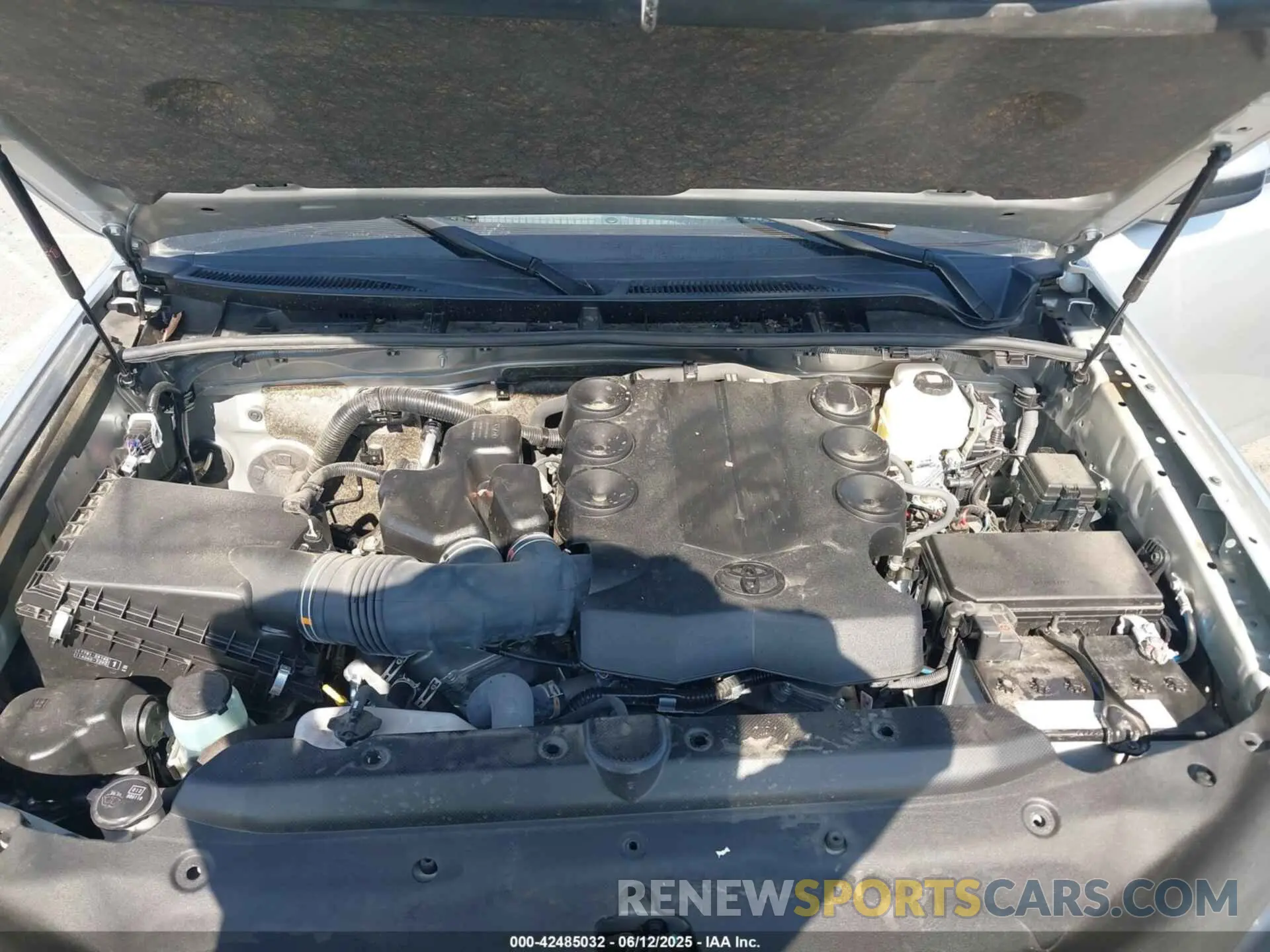 10 fotografías del automóvil dañado JTEMU5JR7P6192049 TOYOTA 4RUNNER 2023