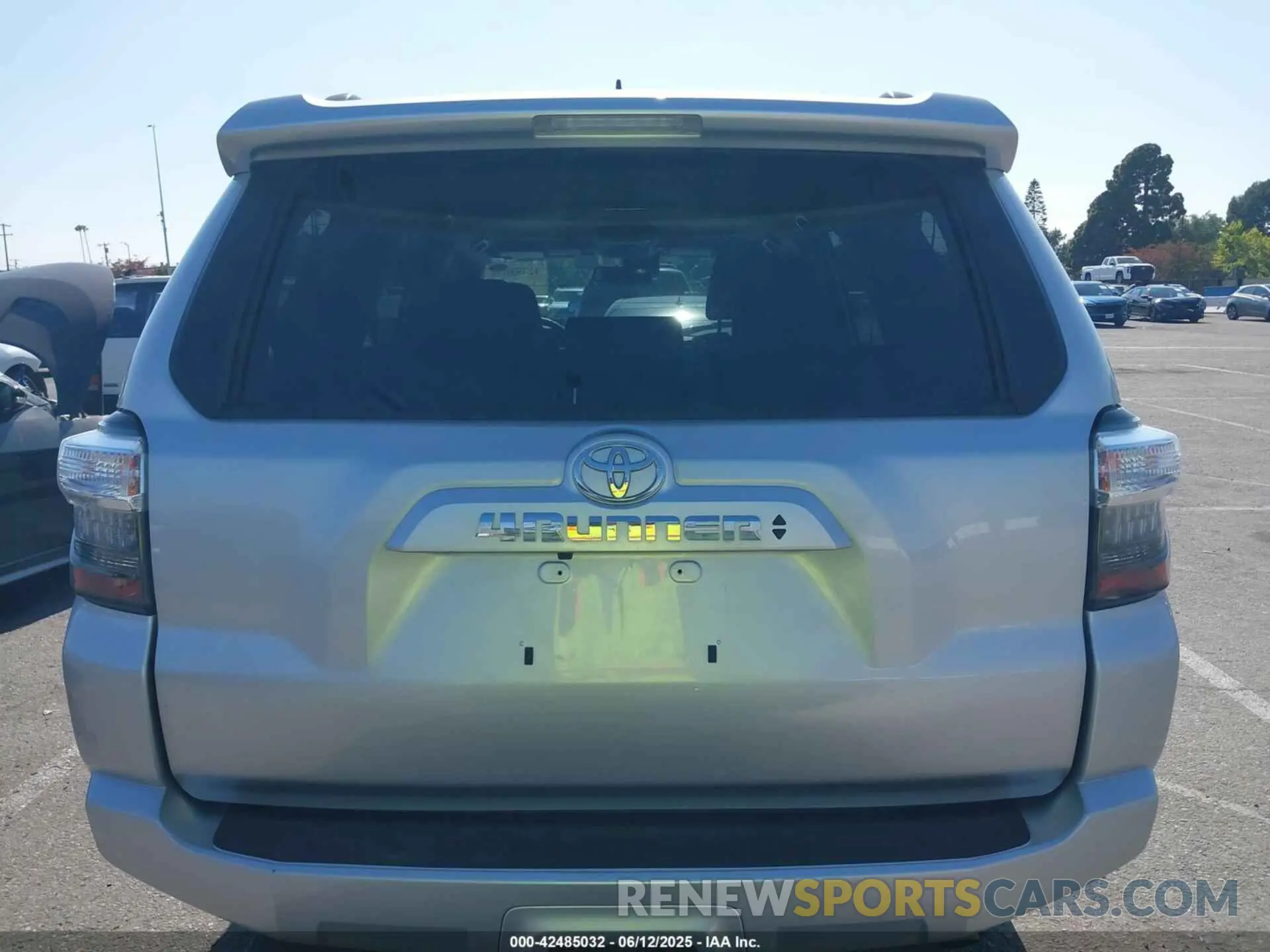 16 fotografías del automóvil dañado JTEMU5JR7P6192049 TOYOTA 4RUNNER 2023