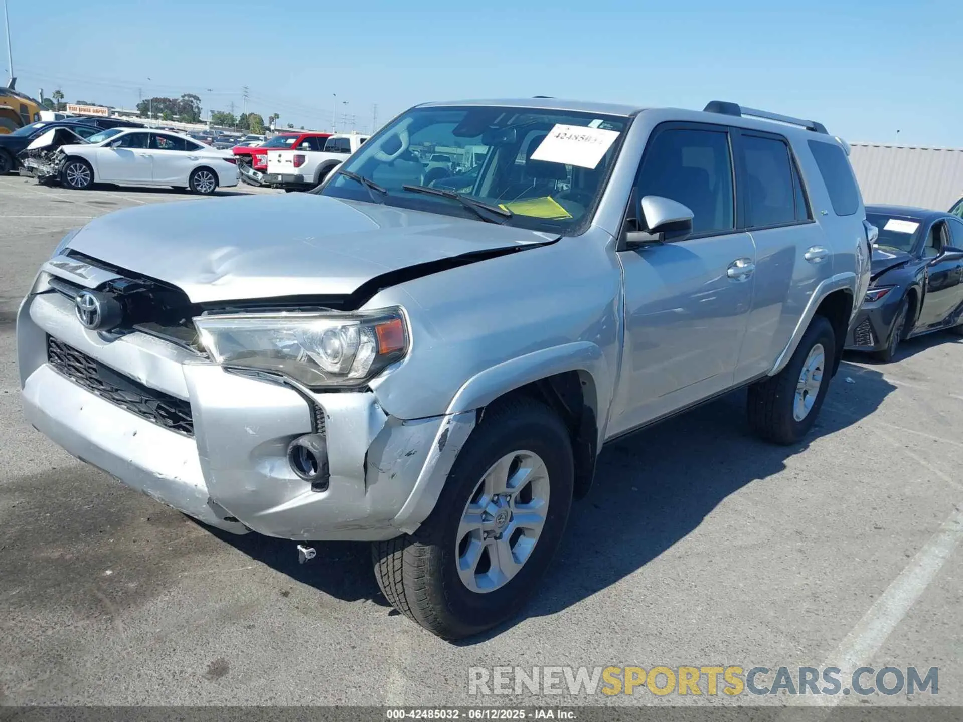 2 fotografías del automóvil dañado JTEMU5JR7P6192049 TOYOTA 4RUNNER 2023