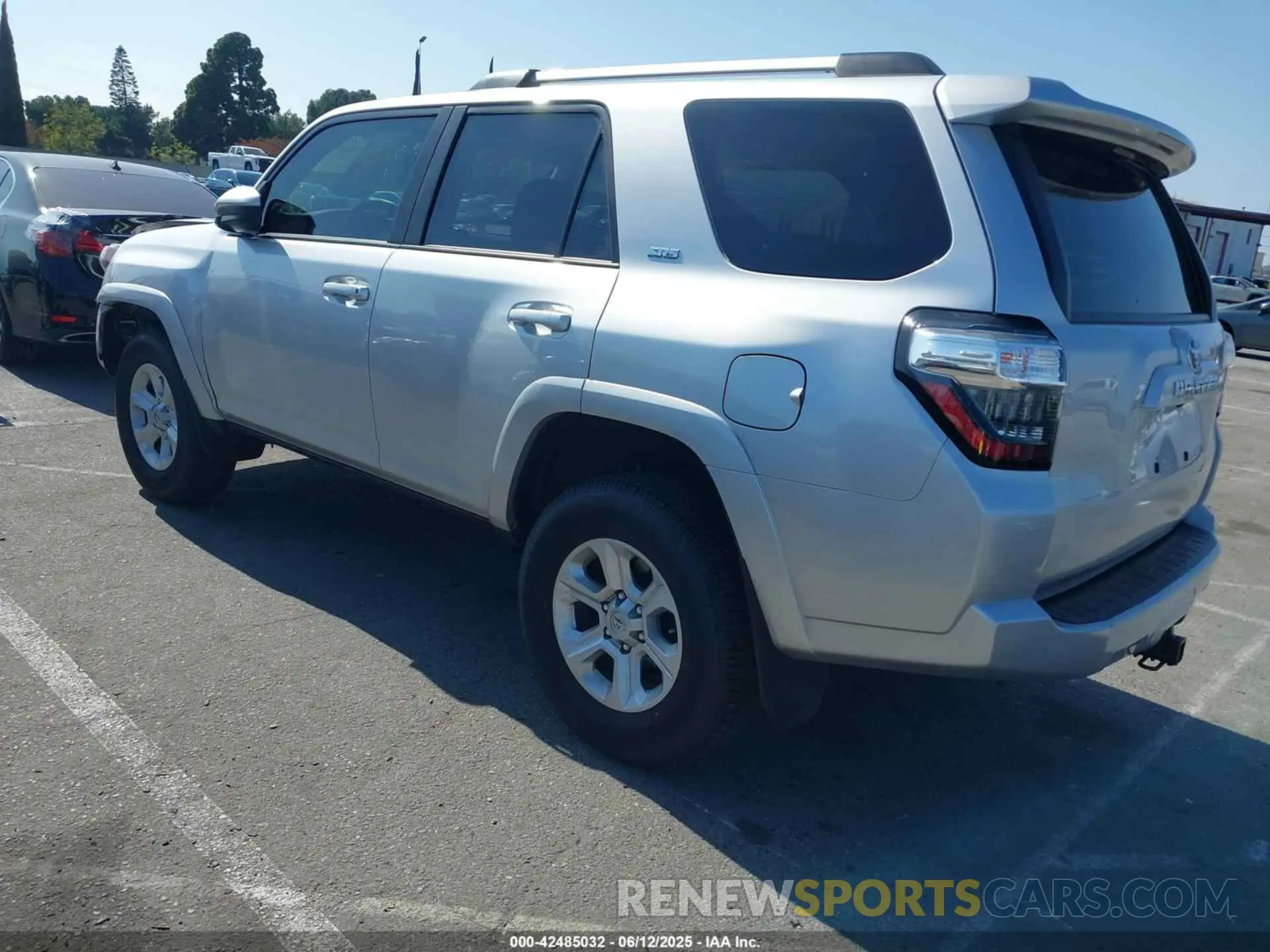 3 fotografías del automóvil dañado JTEMU5JR7P6192049 TOYOTA 4RUNNER 2023
