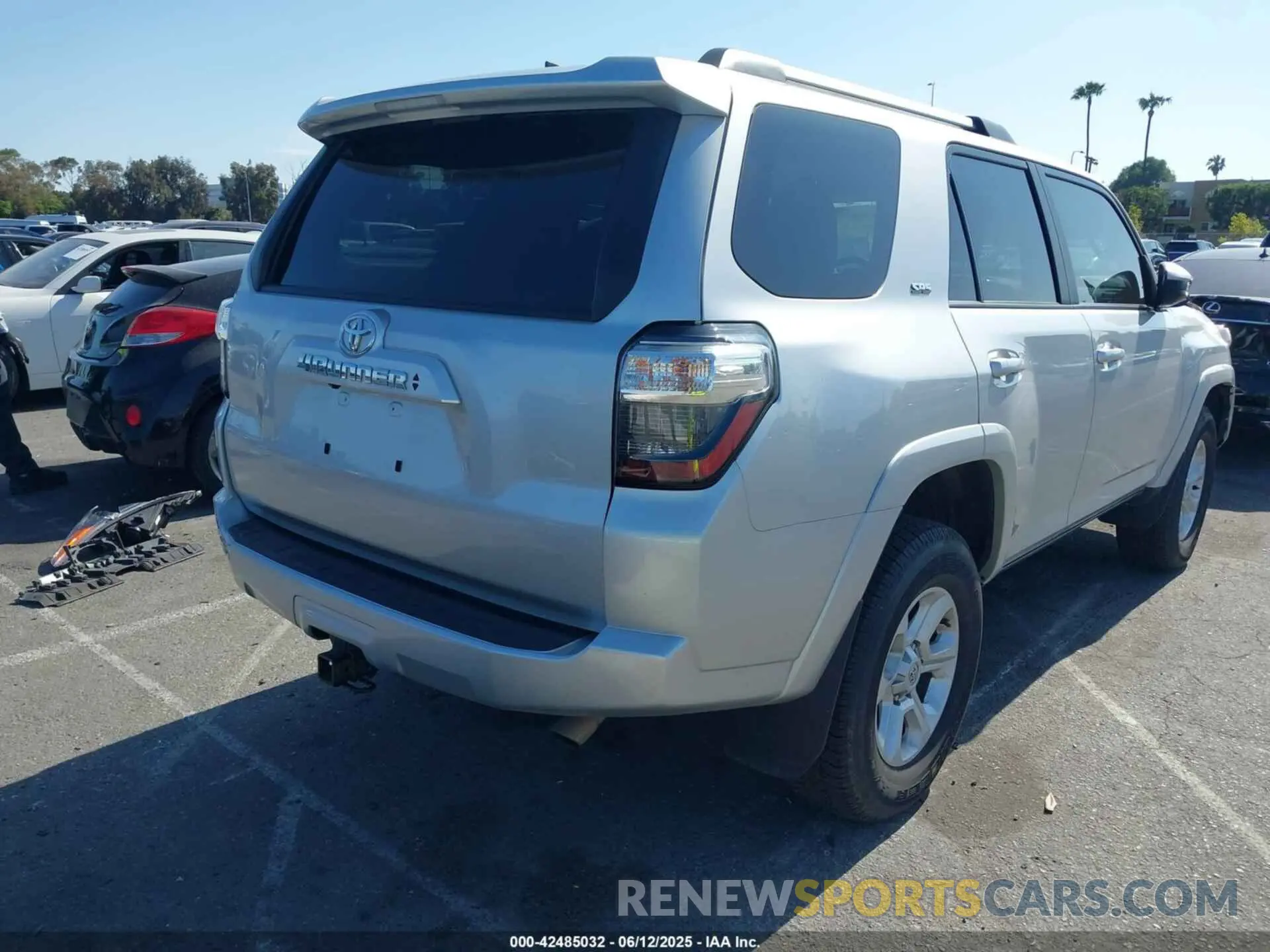 4 fotografías del automóvil dañado JTEMU5JR7P6192049 TOYOTA 4RUNNER 2023