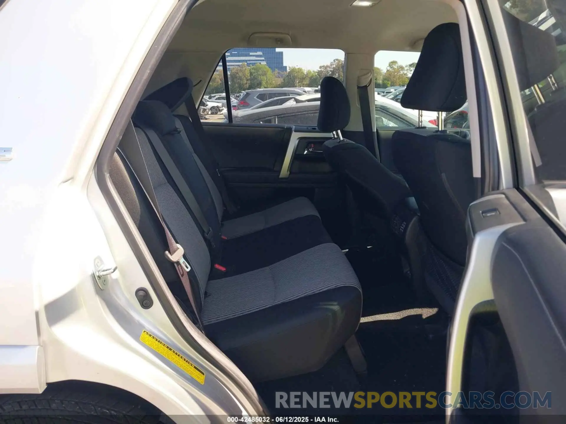 8 fotografías del automóvil dañado JTEMU5JR7P6192049 TOYOTA 4RUNNER 2023