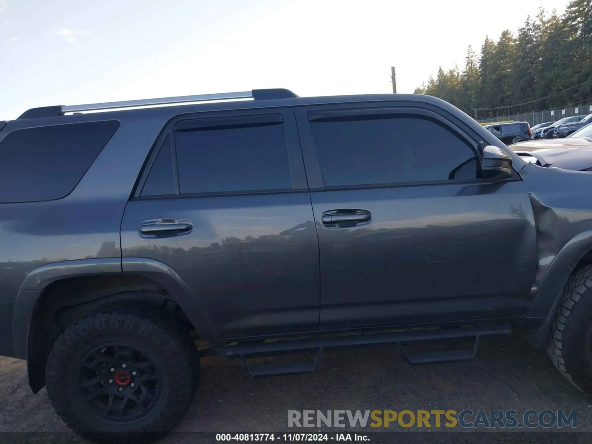 13 fotografías del automóvil dañado JTEMU5JR8P6099590 TOYOTA 4RUNNER 2023