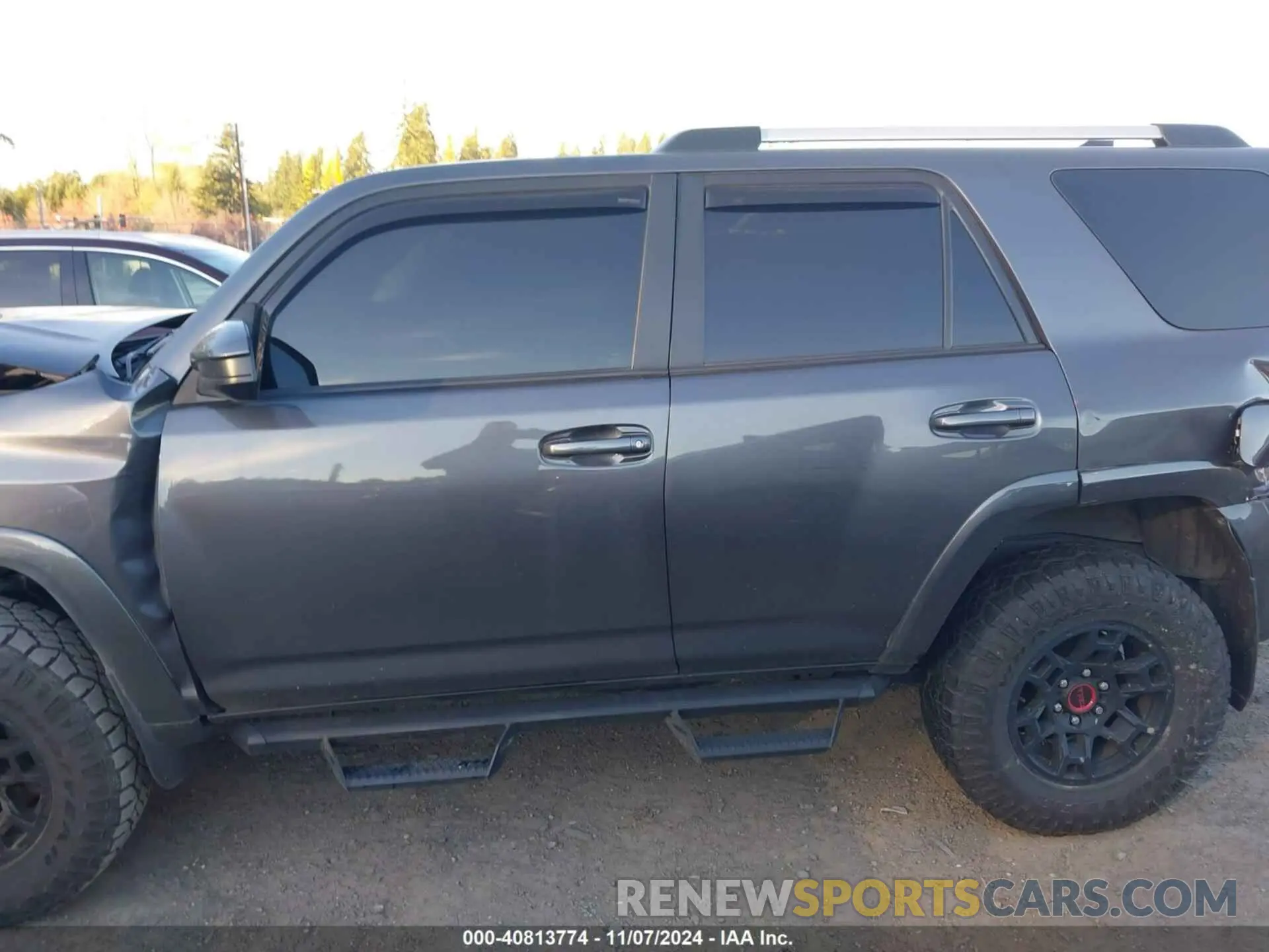 14 fotografías del automóvil dañado JTEMU5JR8P6099590 TOYOTA 4RUNNER 2023