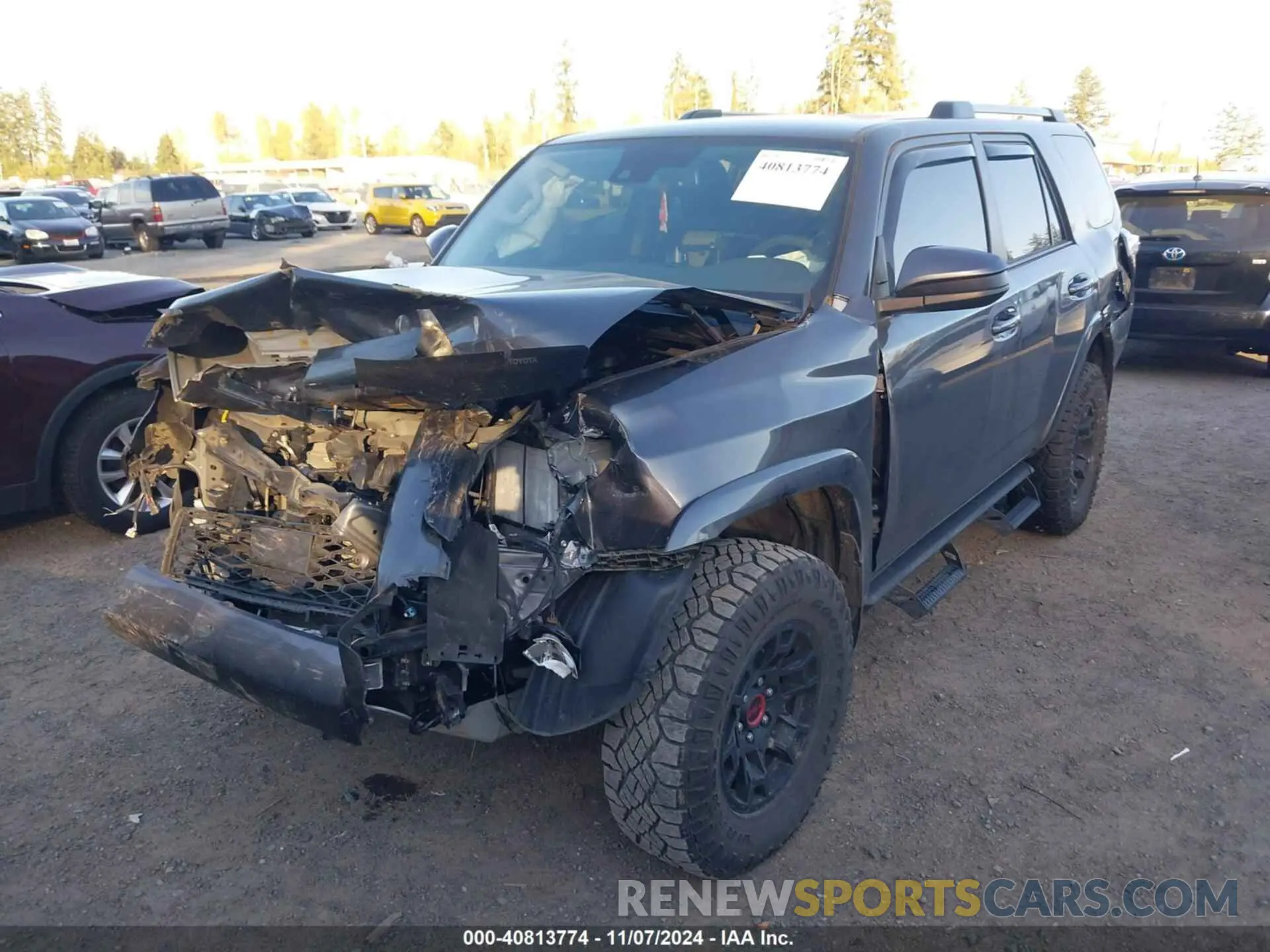 2 fotografías del automóvil dañado JTEMU5JR8P6099590 TOYOTA 4RUNNER 2023