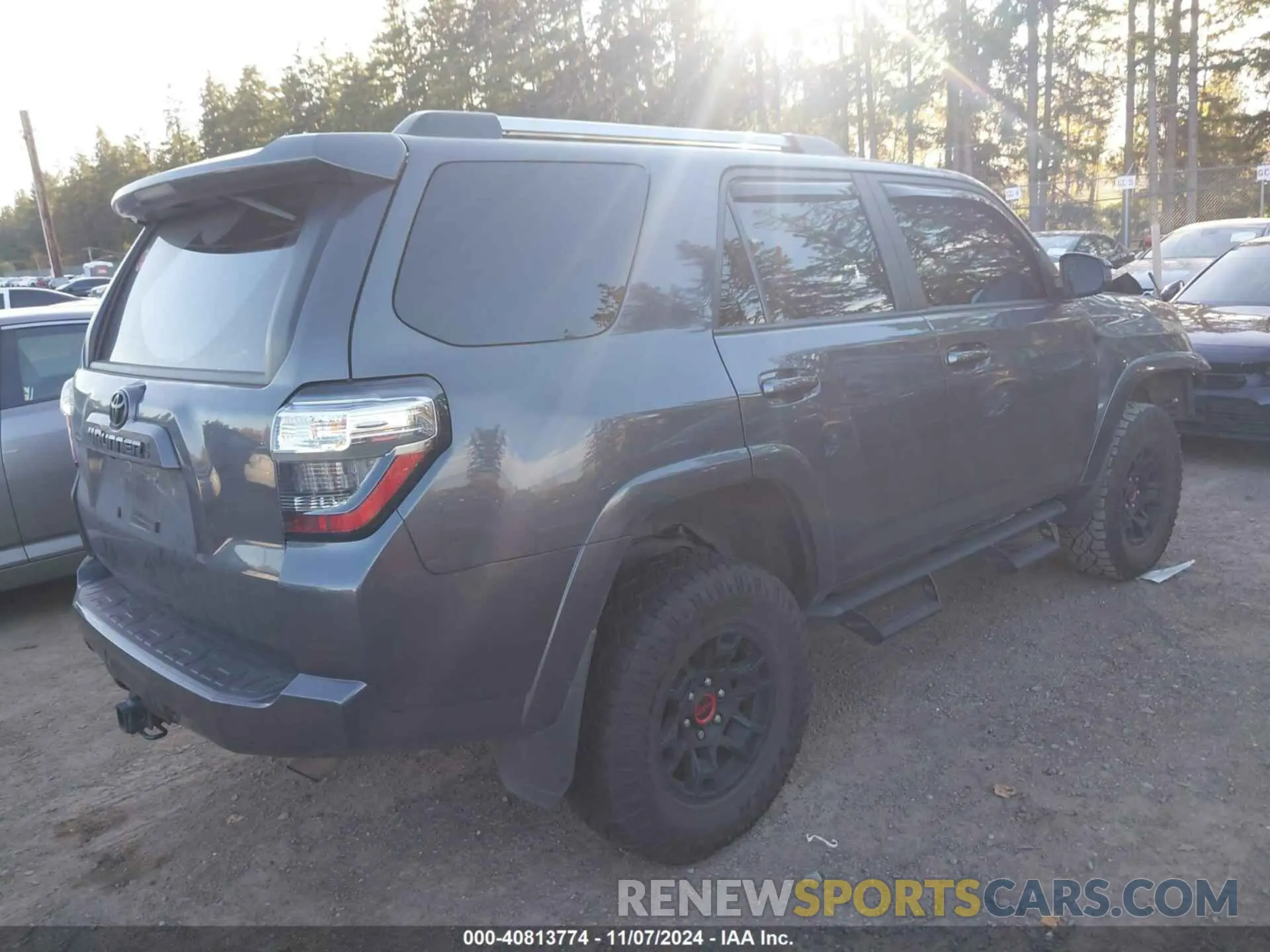 4 fotografías del automóvil dañado JTEMU5JR8P6099590 TOYOTA 4RUNNER 2023