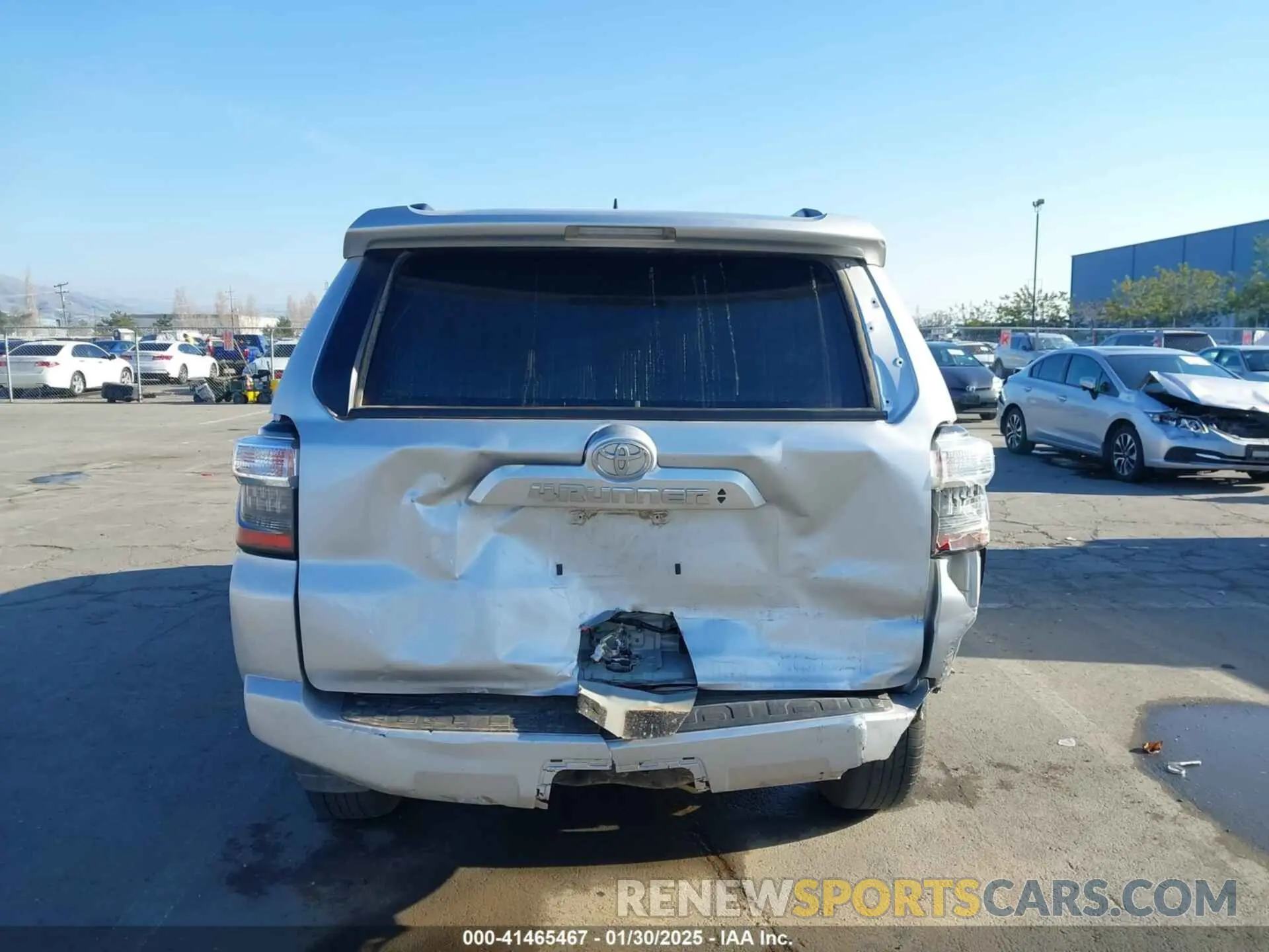 17 fotografías del automóvil dañado JTEMU5JR8P6155561 TOYOTA 4RUNNER 2023