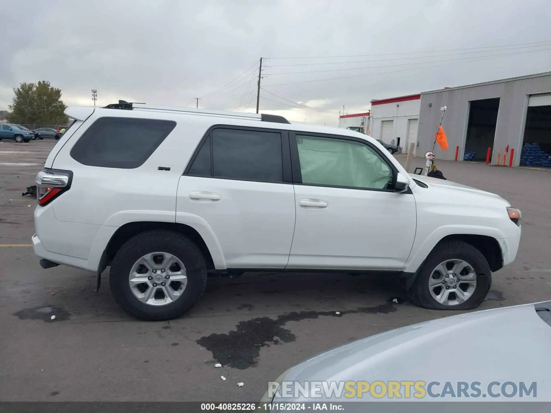 13 fotografías del automóvil dañado JTEMU5JRXP6142262 TOYOTA 4RUNNER 2023