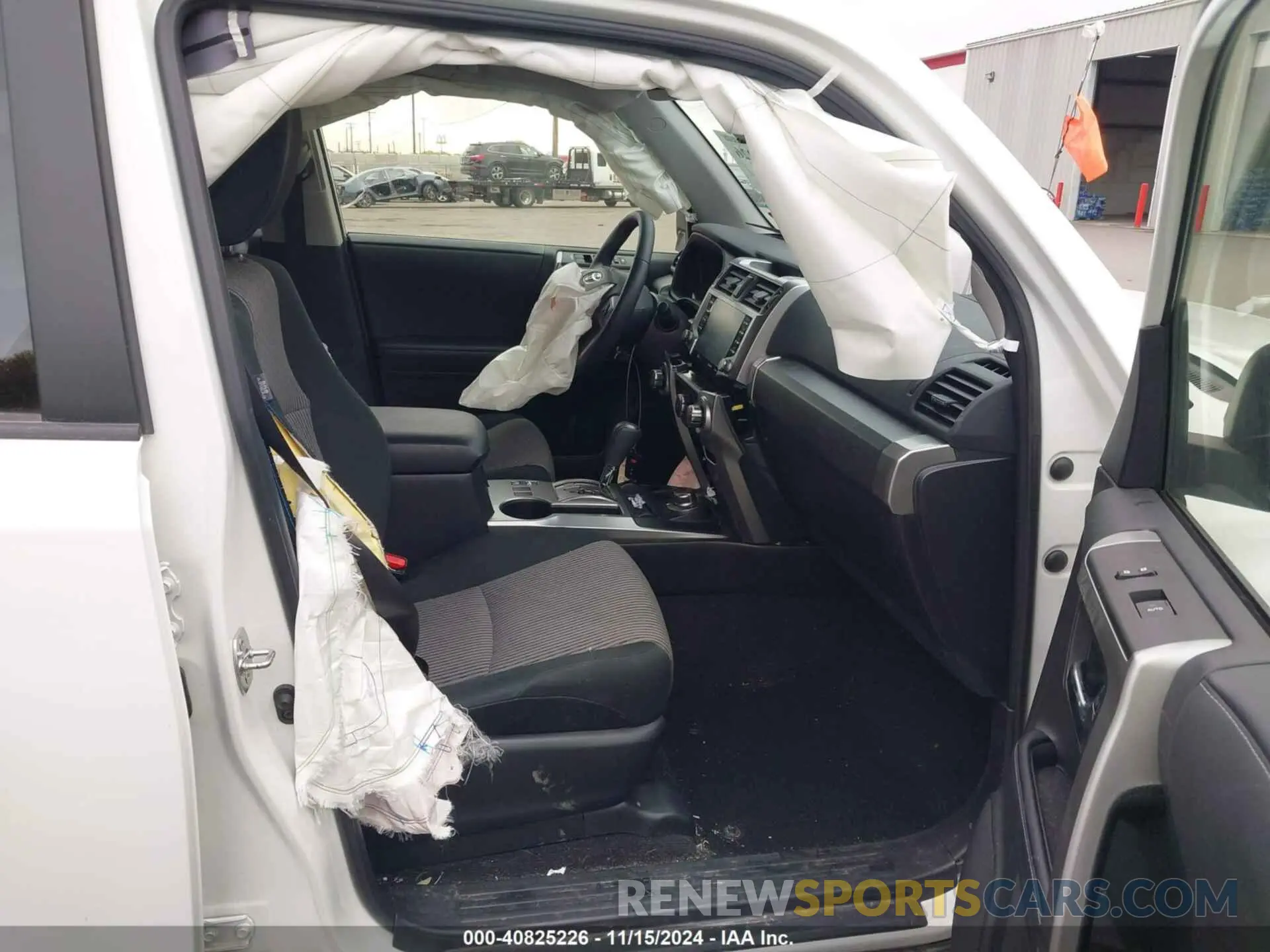 5 fotografías del automóvil dañado JTEMU5JRXP6142262 TOYOTA 4RUNNER 2023