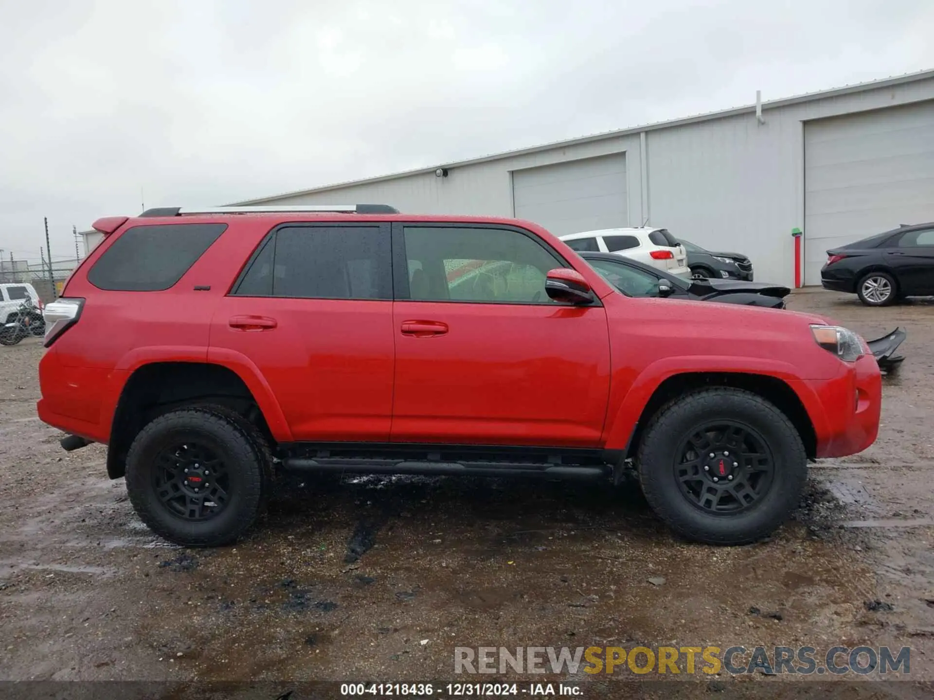 12 fotografías del automóvil dañado JTENU5JR0P6188428 TOYOTA 4RUNNER 2023