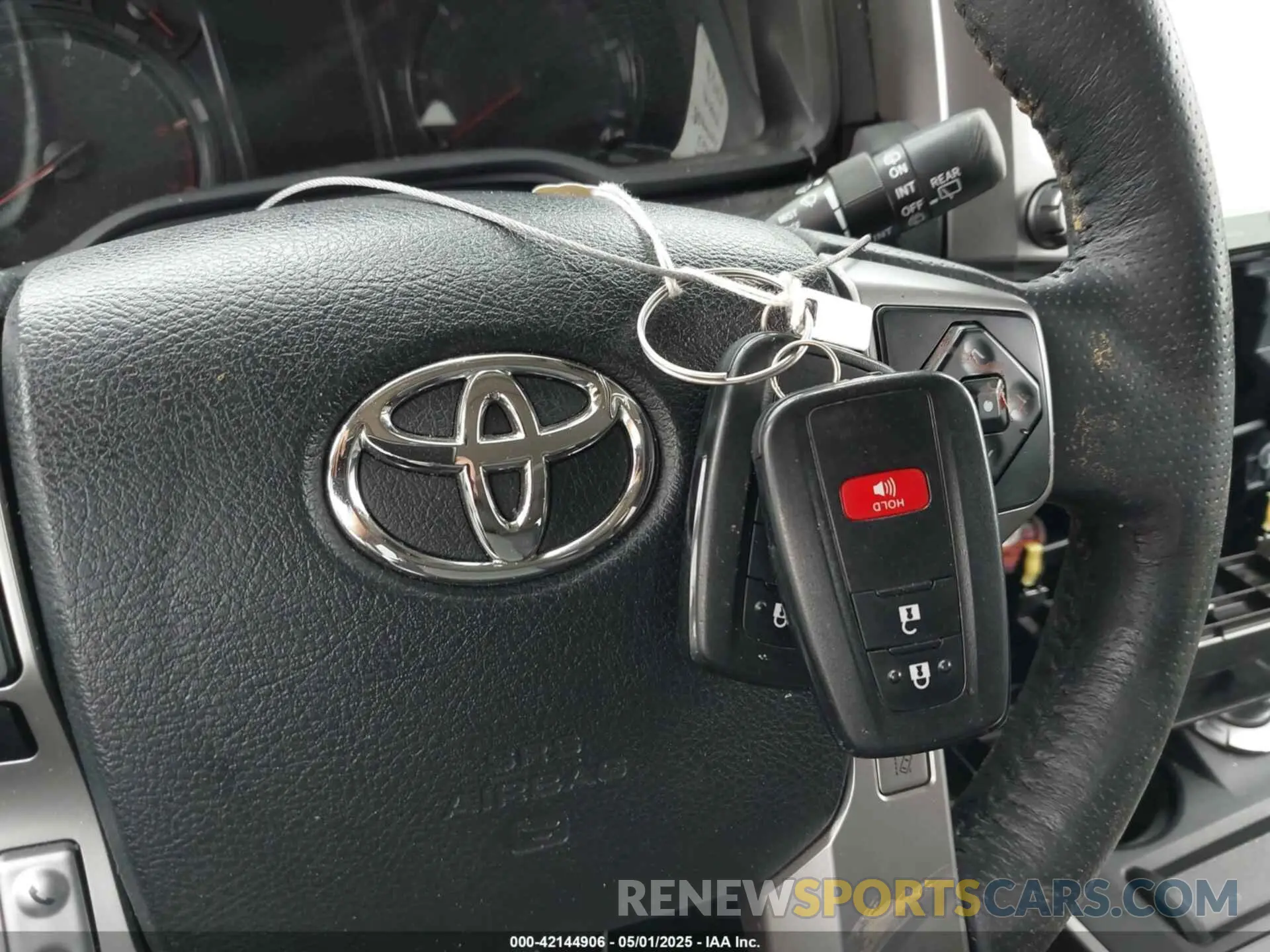 11 fotografías del automóvil dañado JTENU5JR2P6126481 TOYOTA 4RUNNER 2023