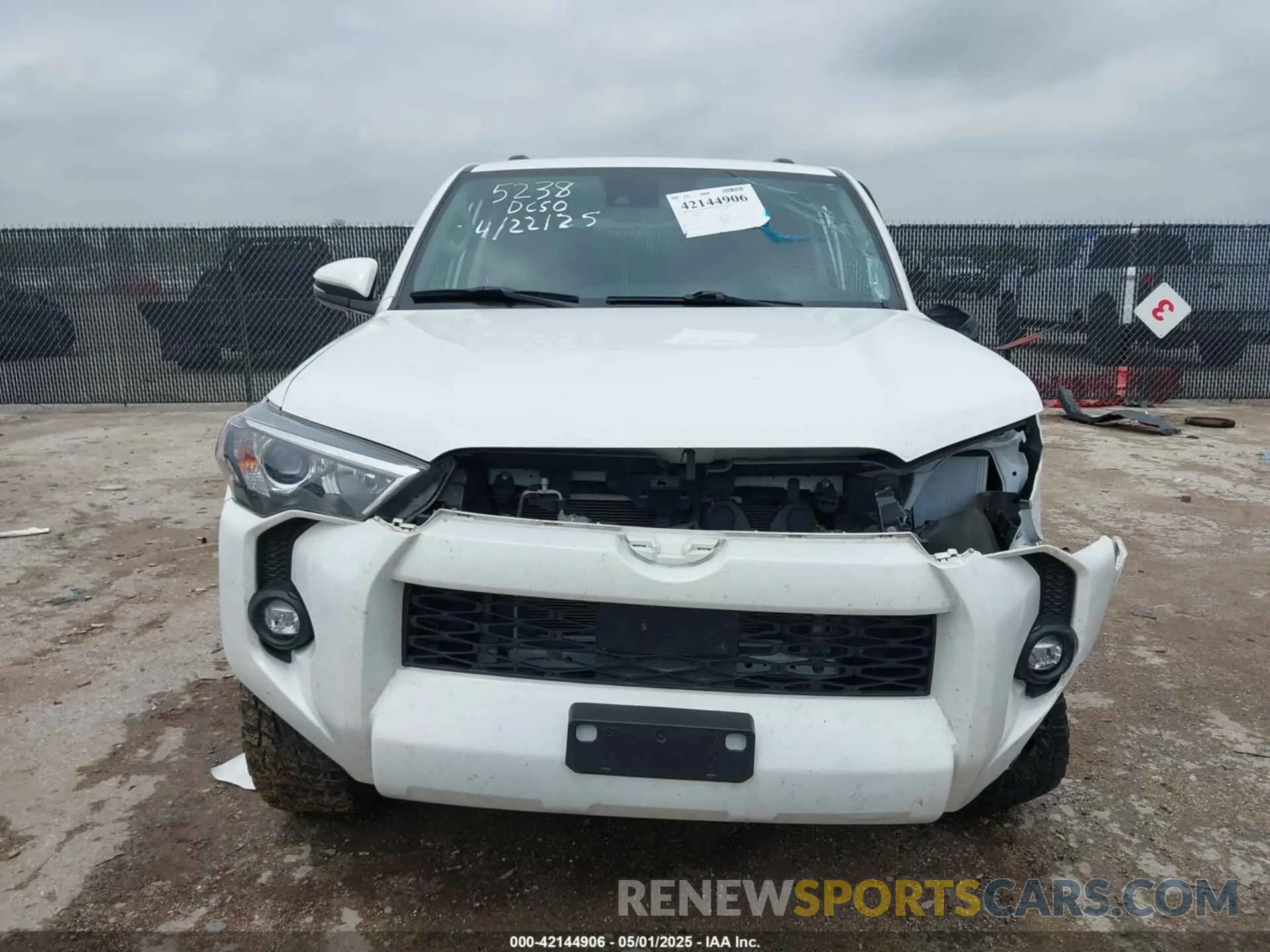 13 fotografías del automóvil dañado JTENU5JR2P6126481 TOYOTA 4RUNNER 2023