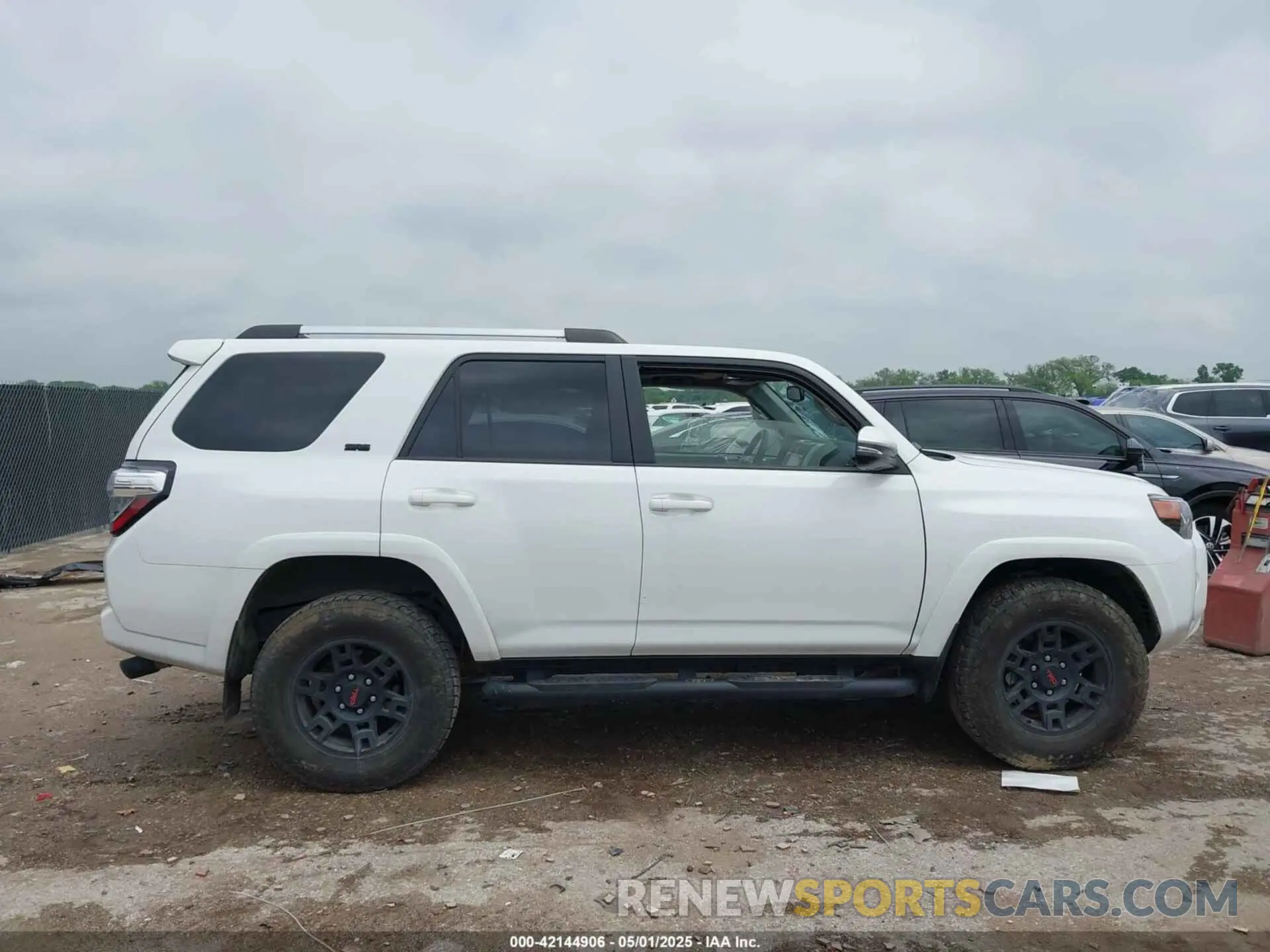 14 fotografías del automóvil dañado JTENU5JR2P6126481 TOYOTA 4RUNNER 2023
