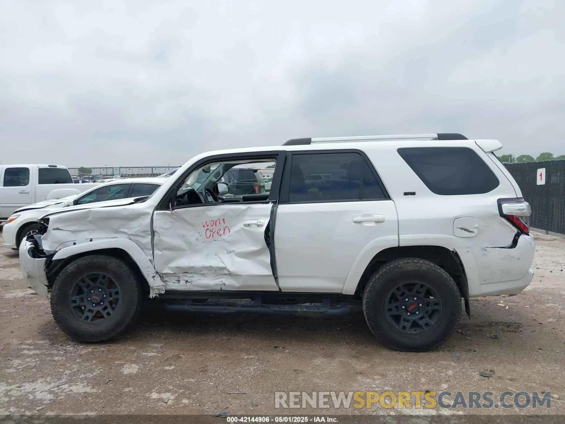 15 fotografías del automóvil dañado JTENU5JR2P6126481 TOYOTA 4RUNNER 2023