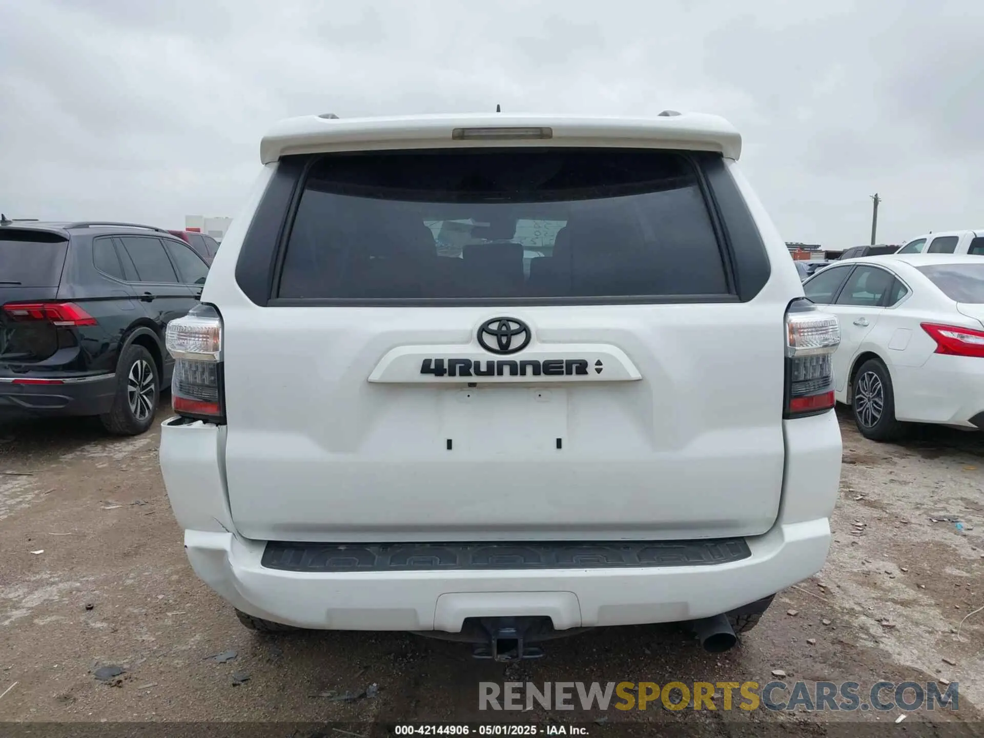 17 fotografías del automóvil dañado JTENU5JR2P6126481 TOYOTA 4RUNNER 2023