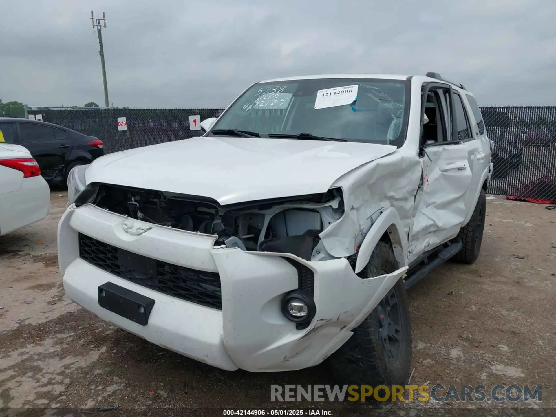 2 fotografías del automóvil dañado JTENU5JR2P6126481 TOYOTA 4RUNNER 2023