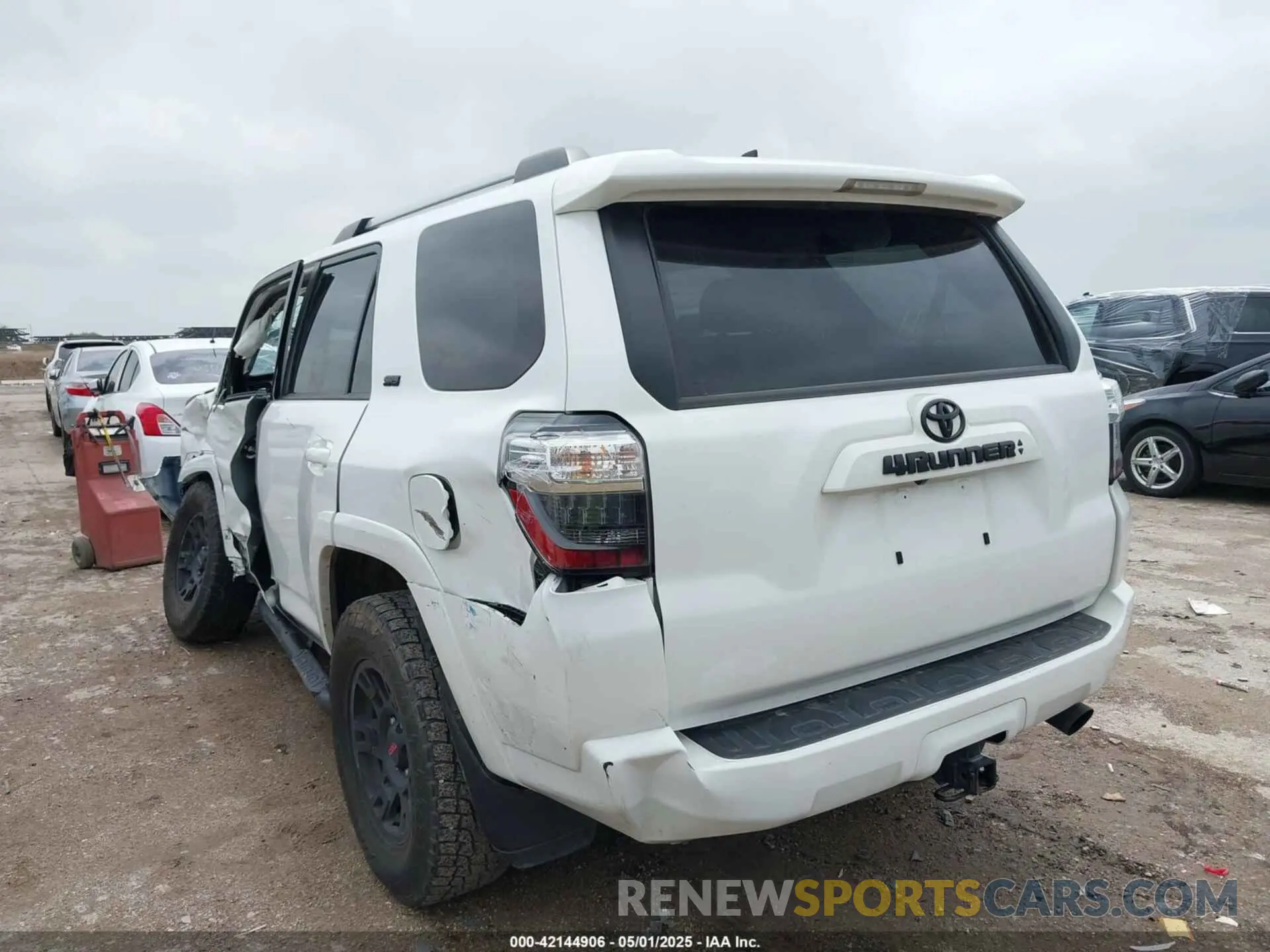 3 fotografías del automóvil dañado JTENU5JR2P6126481 TOYOTA 4RUNNER 2023