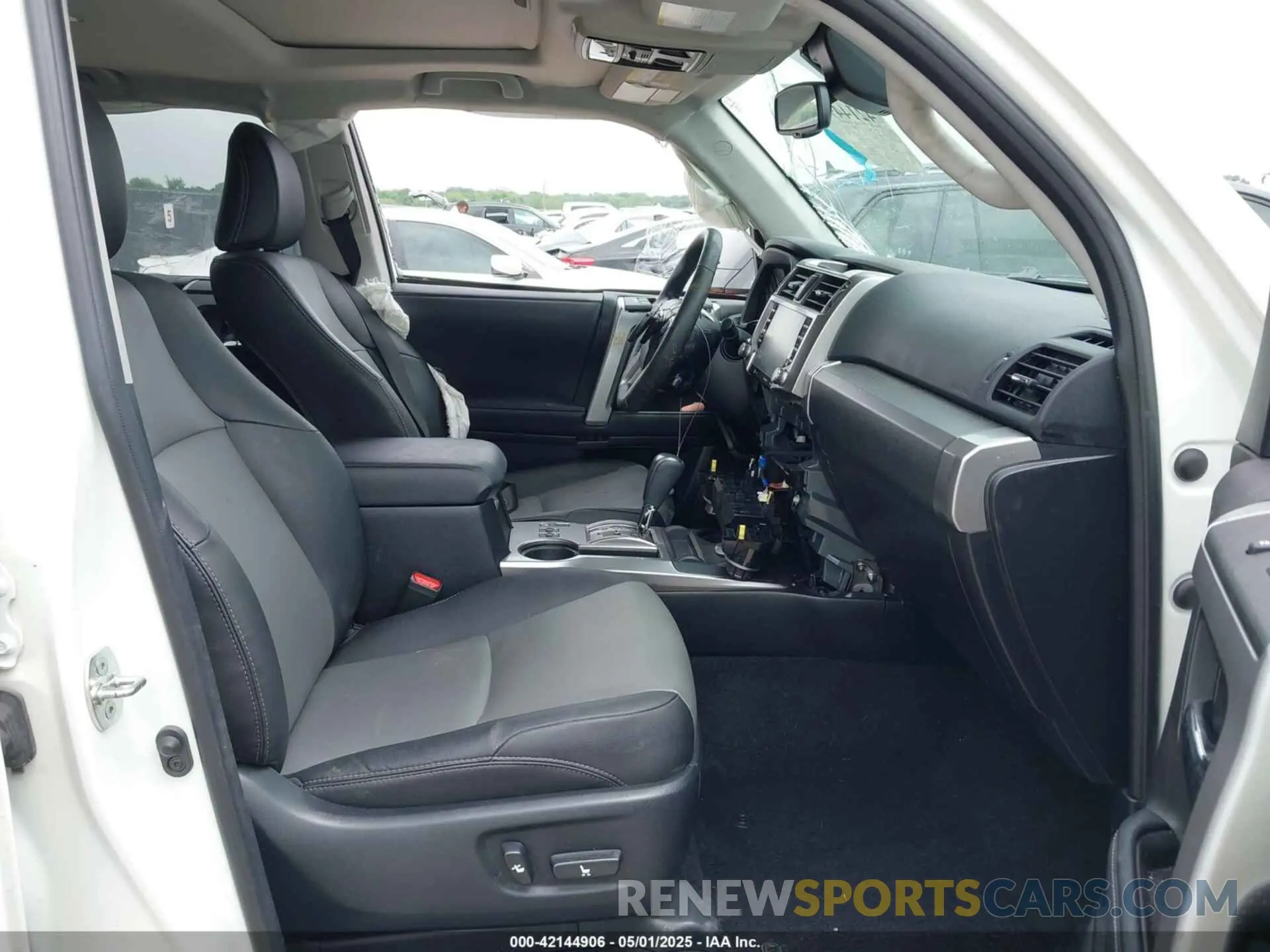 5 fotografías del automóvil dañado JTENU5JR2P6126481 TOYOTA 4RUNNER 2023