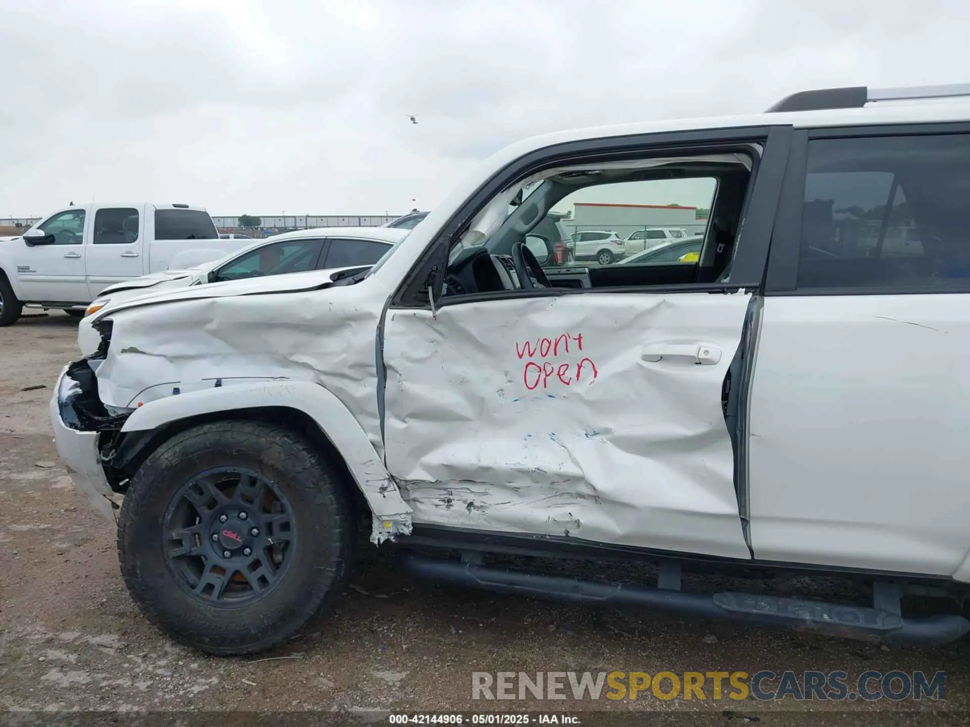 6 fotografías del automóvil dañado JTENU5JR2P6126481 TOYOTA 4RUNNER 2023