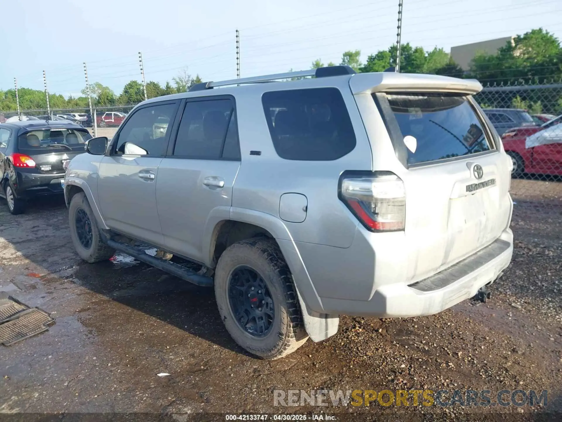 14 fotografías del automóvil dañado JTENU5JR3P6109169 TOYOTA 4RUNNER 2023