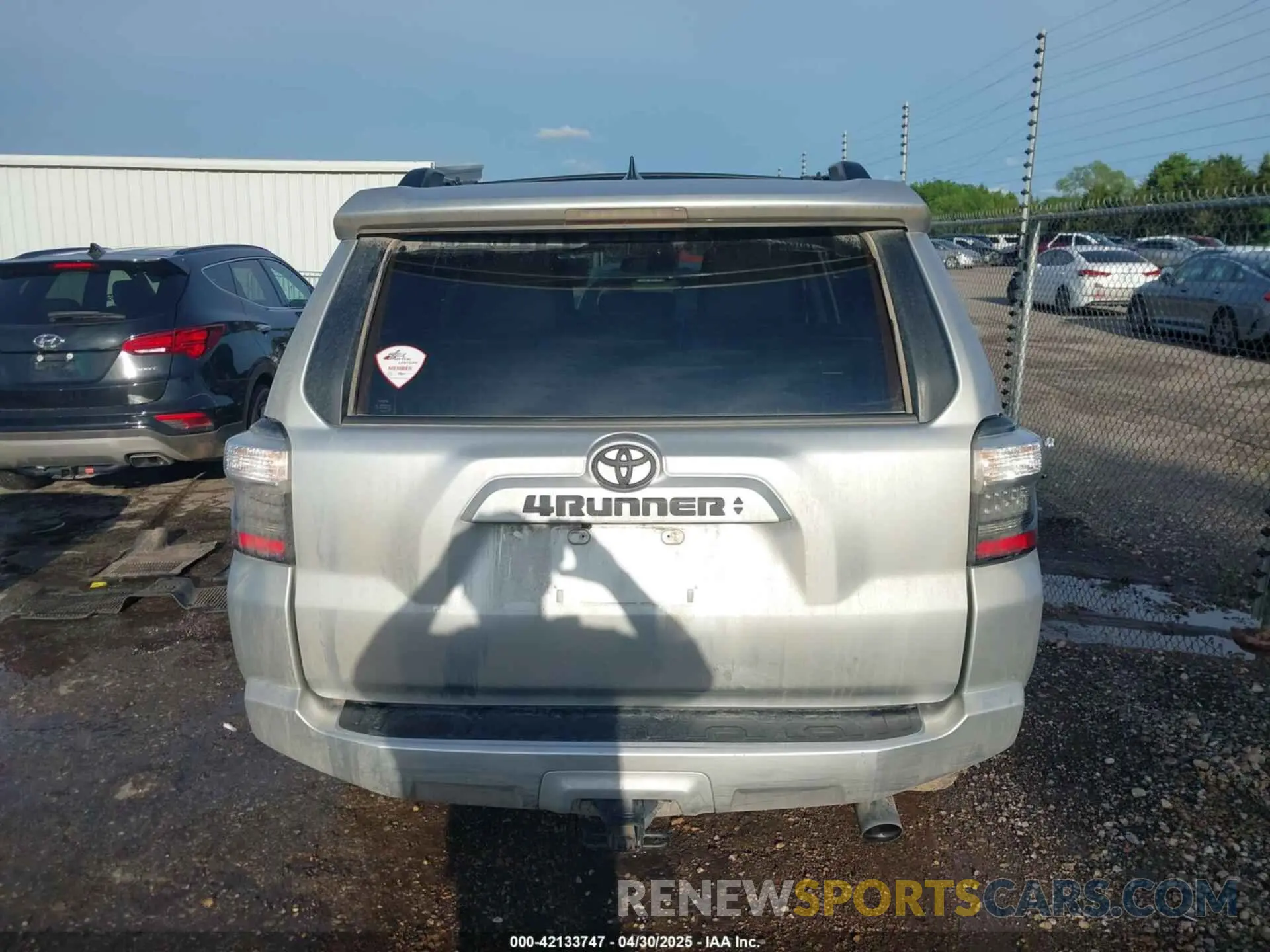 16 fotografías del automóvil dañado JTENU5JR3P6109169 TOYOTA 4RUNNER 2023
