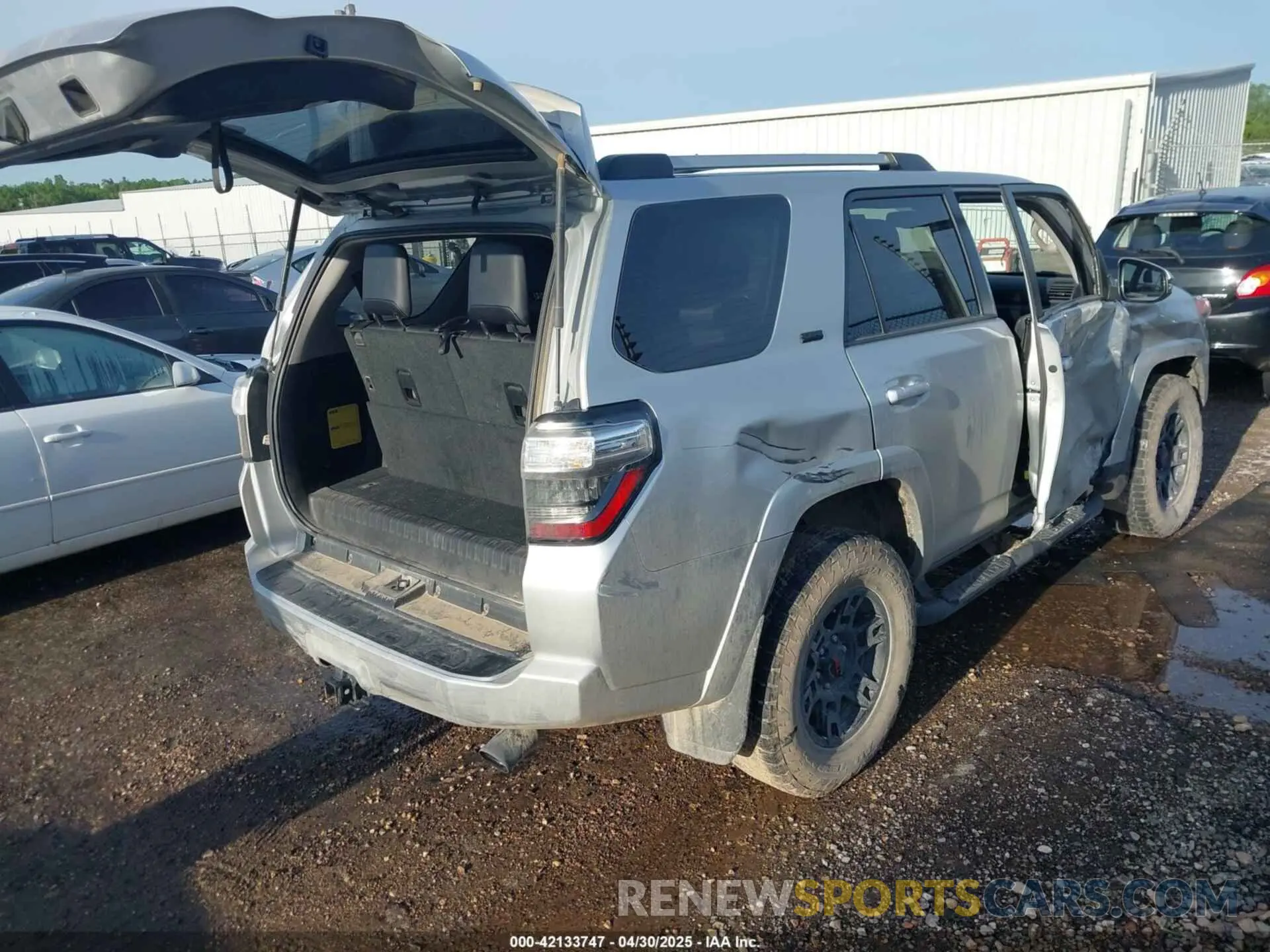 4 fotografías del automóvil dañado JTENU5JR3P6109169 TOYOTA 4RUNNER 2023
