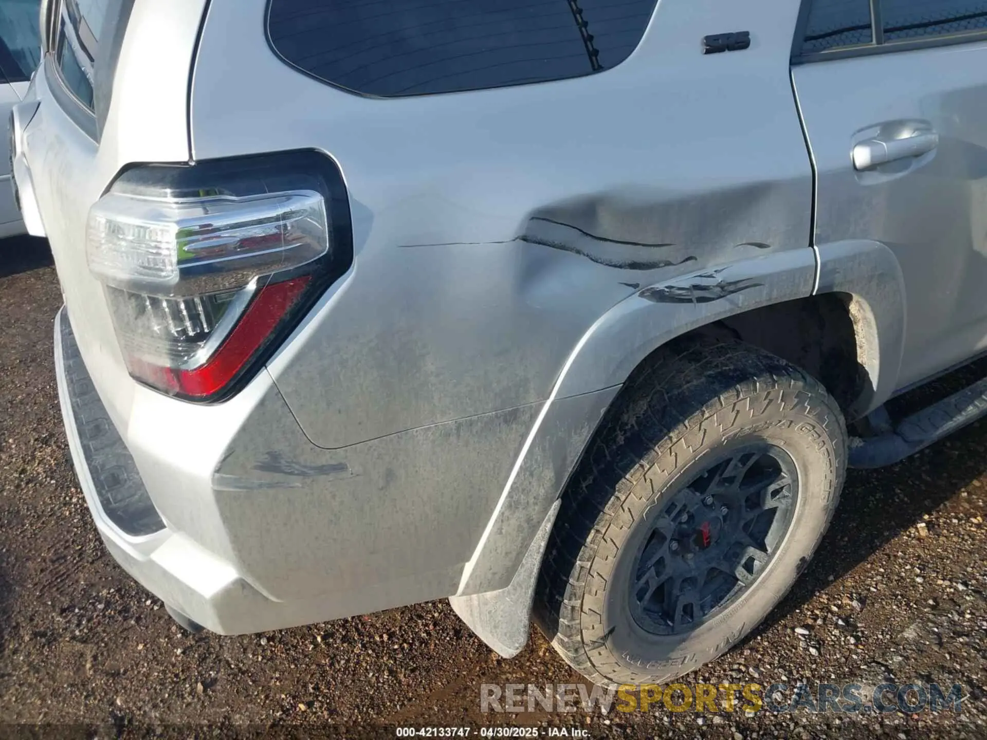 6 fotografías del automóvil dañado JTENU5JR3P6109169 TOYOTA 4RUNNER 2023