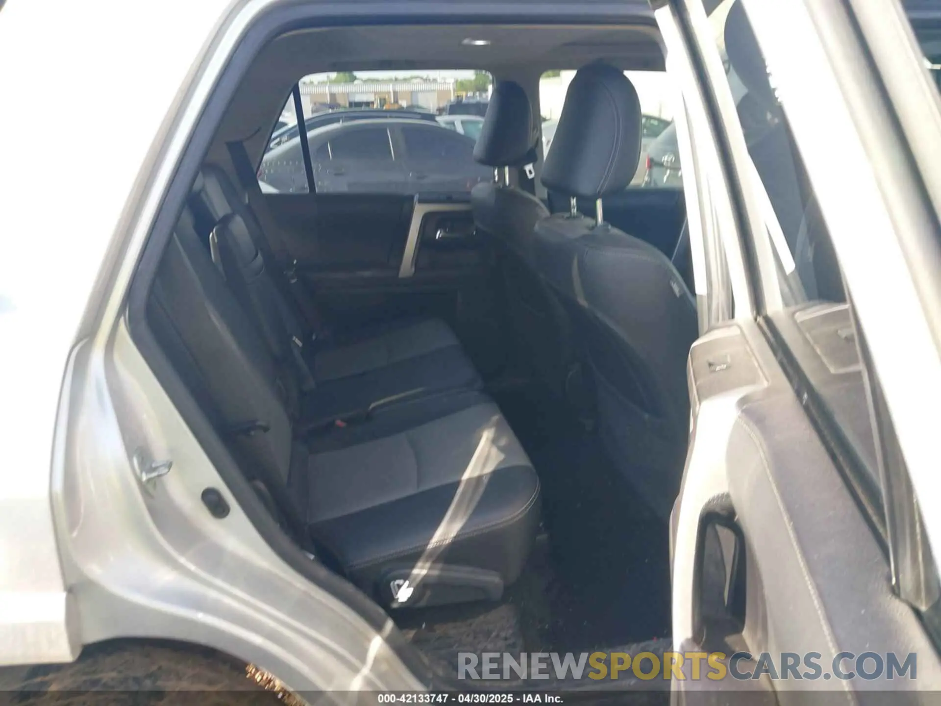 8 fotografías del automóvil dañado JTENU5JR3P6109169 TOYOTA 4RUNNER 2023