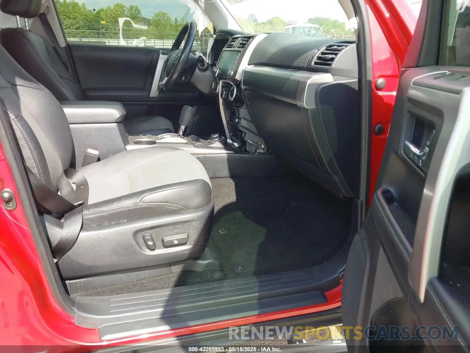 5 fotografías del automóvil dañado JTENU5JR3P6122312 TOYOTA 4RUNNER 2023