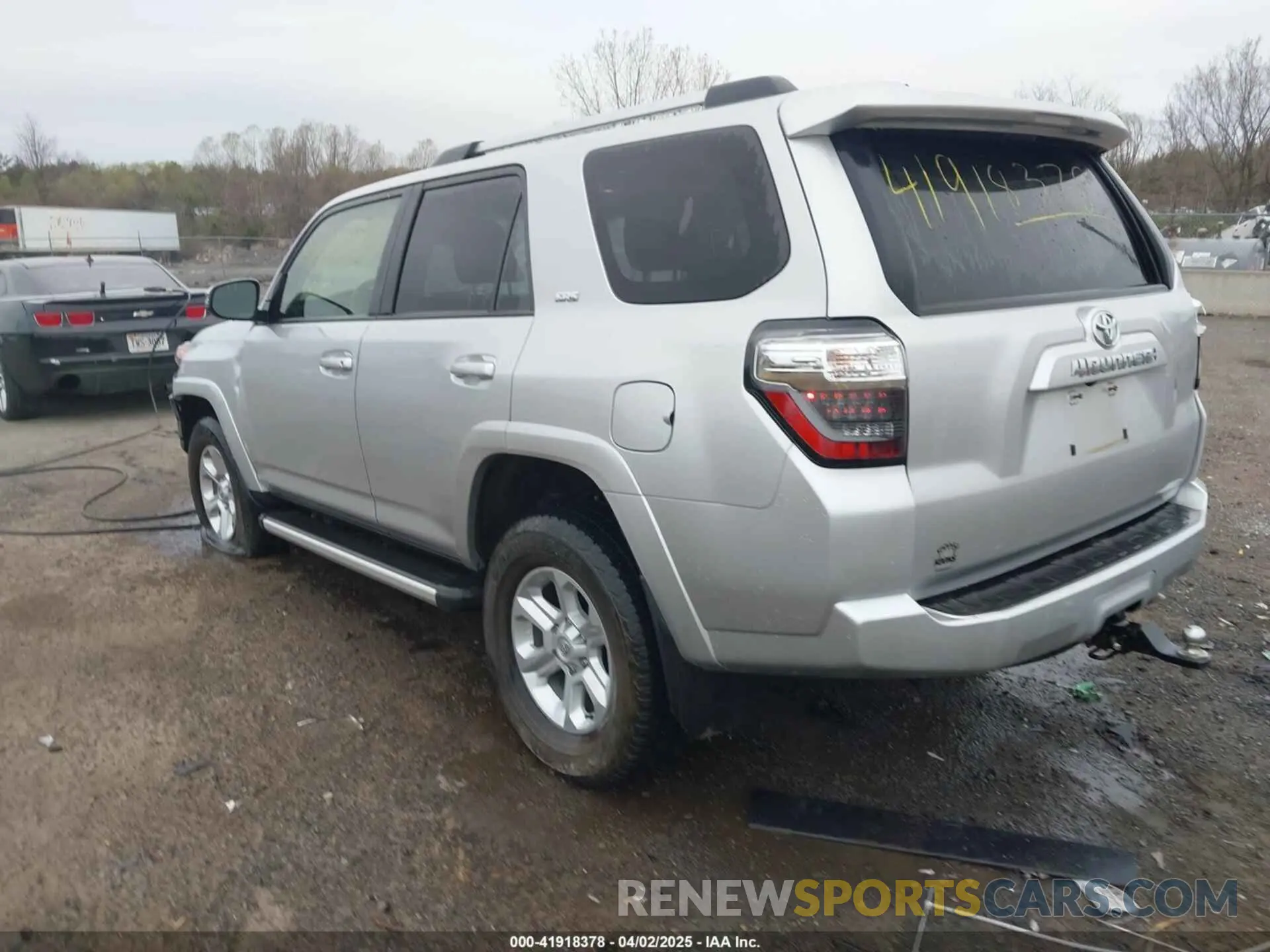 3 fotografías del automóvil dañado JTENU5JR4P6112159 TOYOTA 4RUNNER 2023