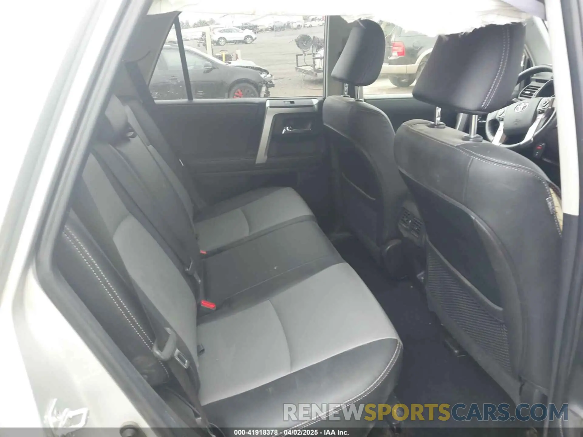 8 fotografías del automóvil dañado JTENU5JR4P6112159 TOYOTA 4RUNNER 2023