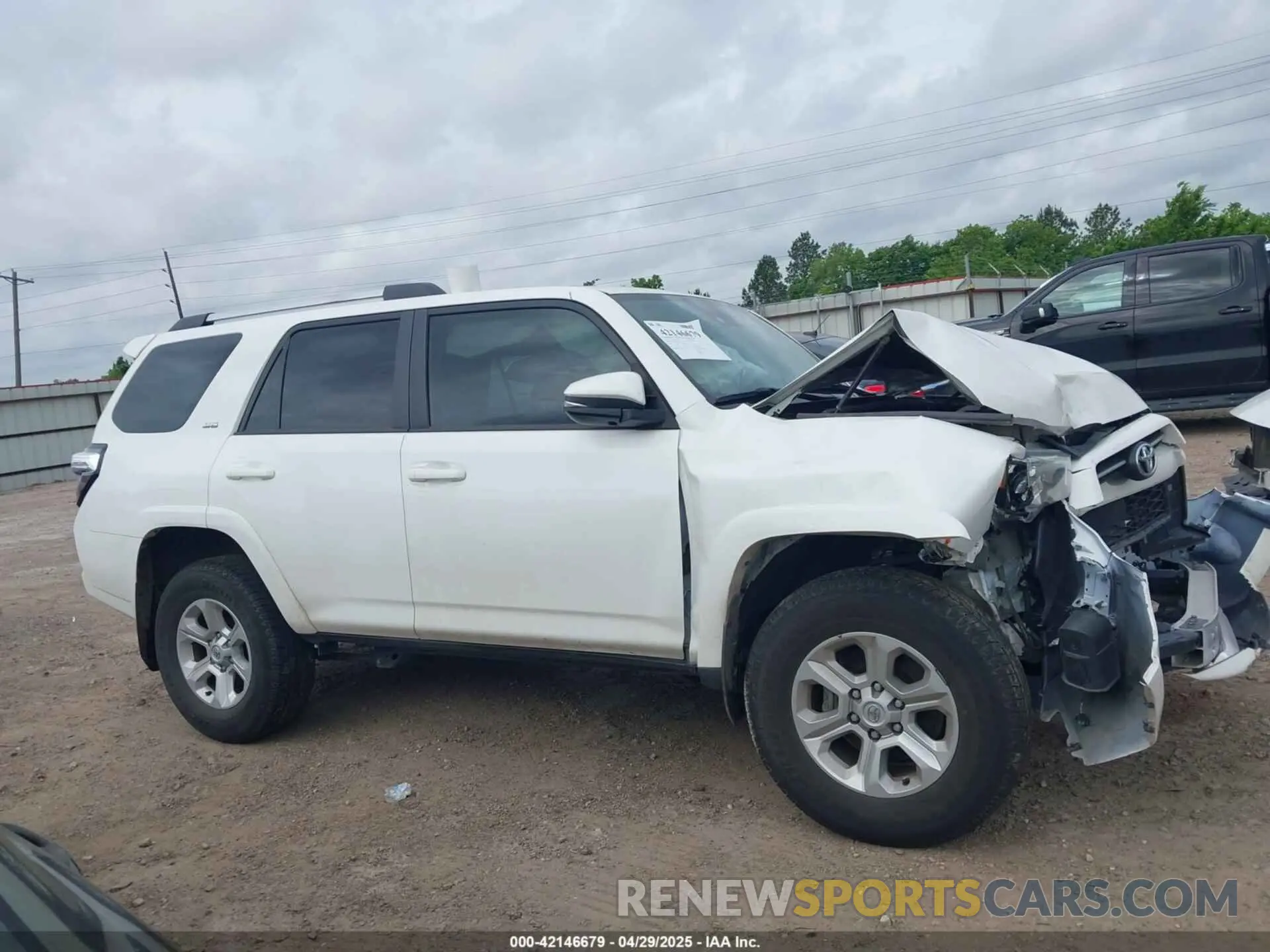 13 fotografías del automóvil dañado JTENU5JR9P6195572 TOYOTA 4RUNNER 2023