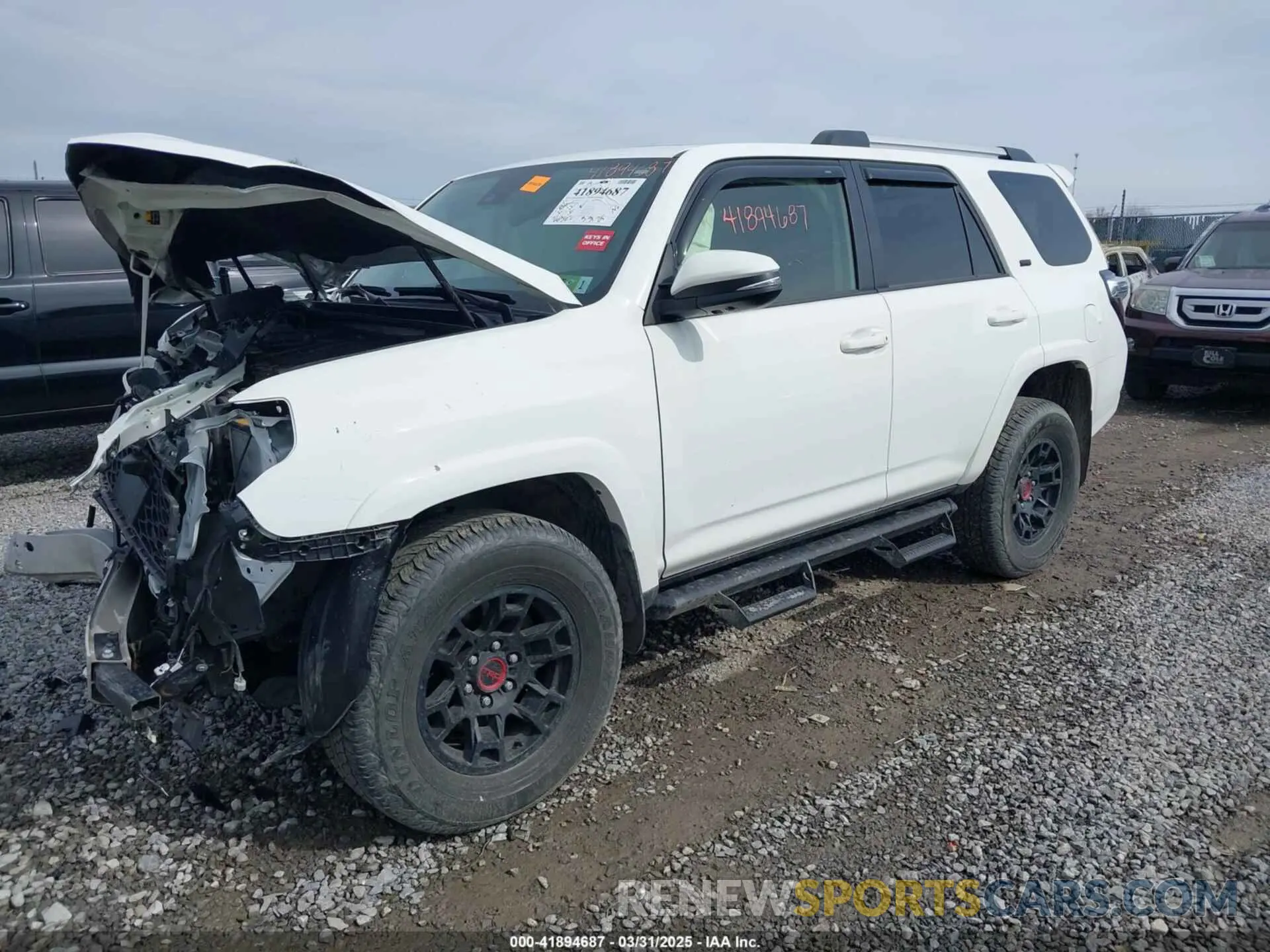 2 fotografías del automóvil dañado JTENU5JRXP6127409 TOYOTA 4RUNNER 2023