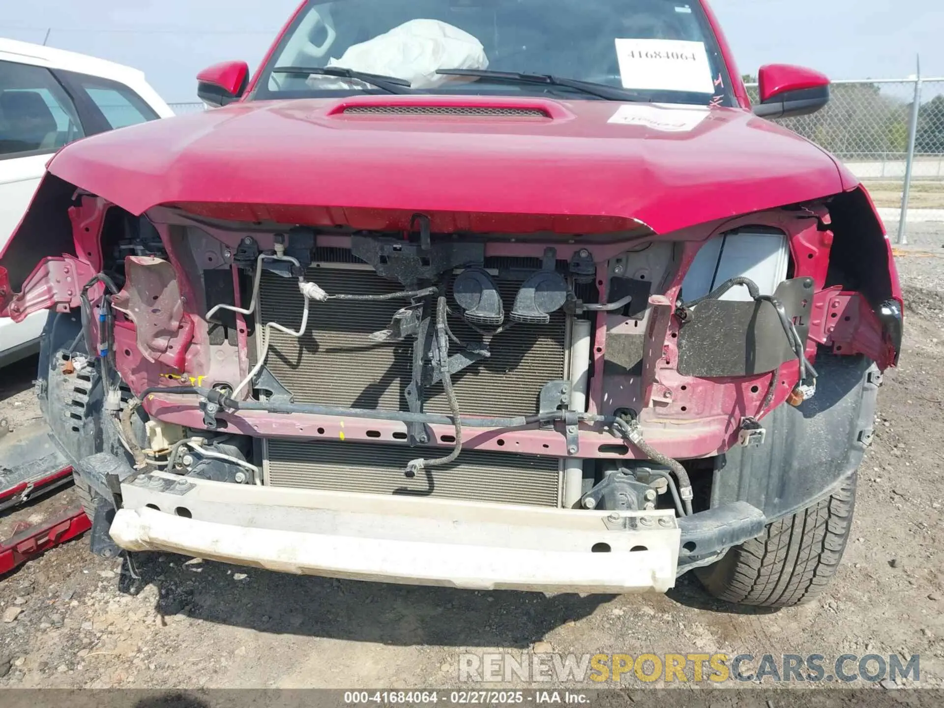 18 fotografías del automóvil dañado JTEPU5JR1P6134466 TOYOTA 4RUNNER 2023