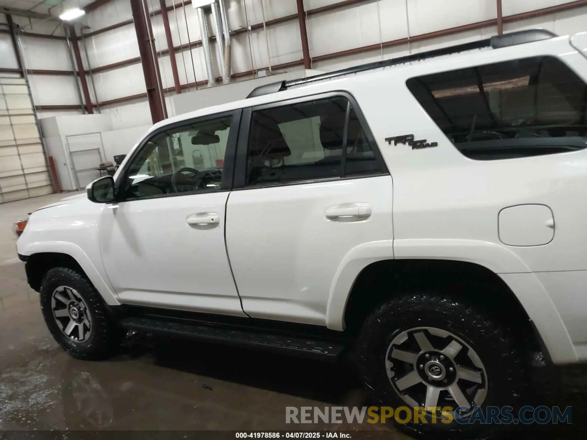 15 fotografías del automóvil dañado JTEPU5JR3P6152953 TOYOTA 4RUNNER 2023