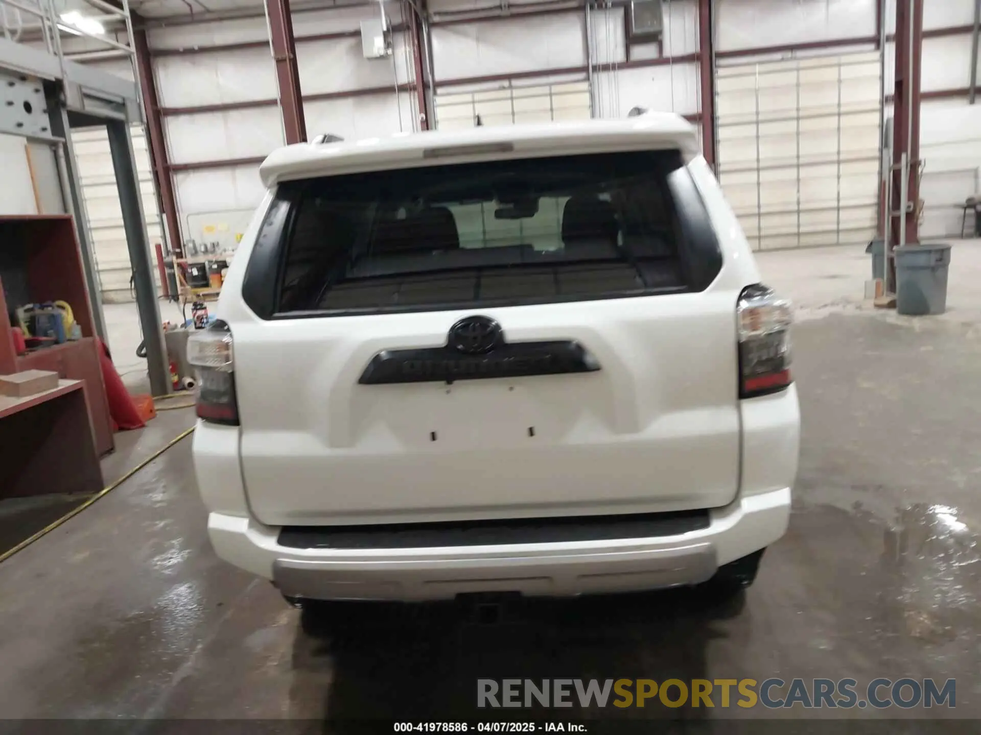 17 fotografías del automóvil dañado JTEPU5JR3P6152953 TOYOTA 4RUNNER 2023