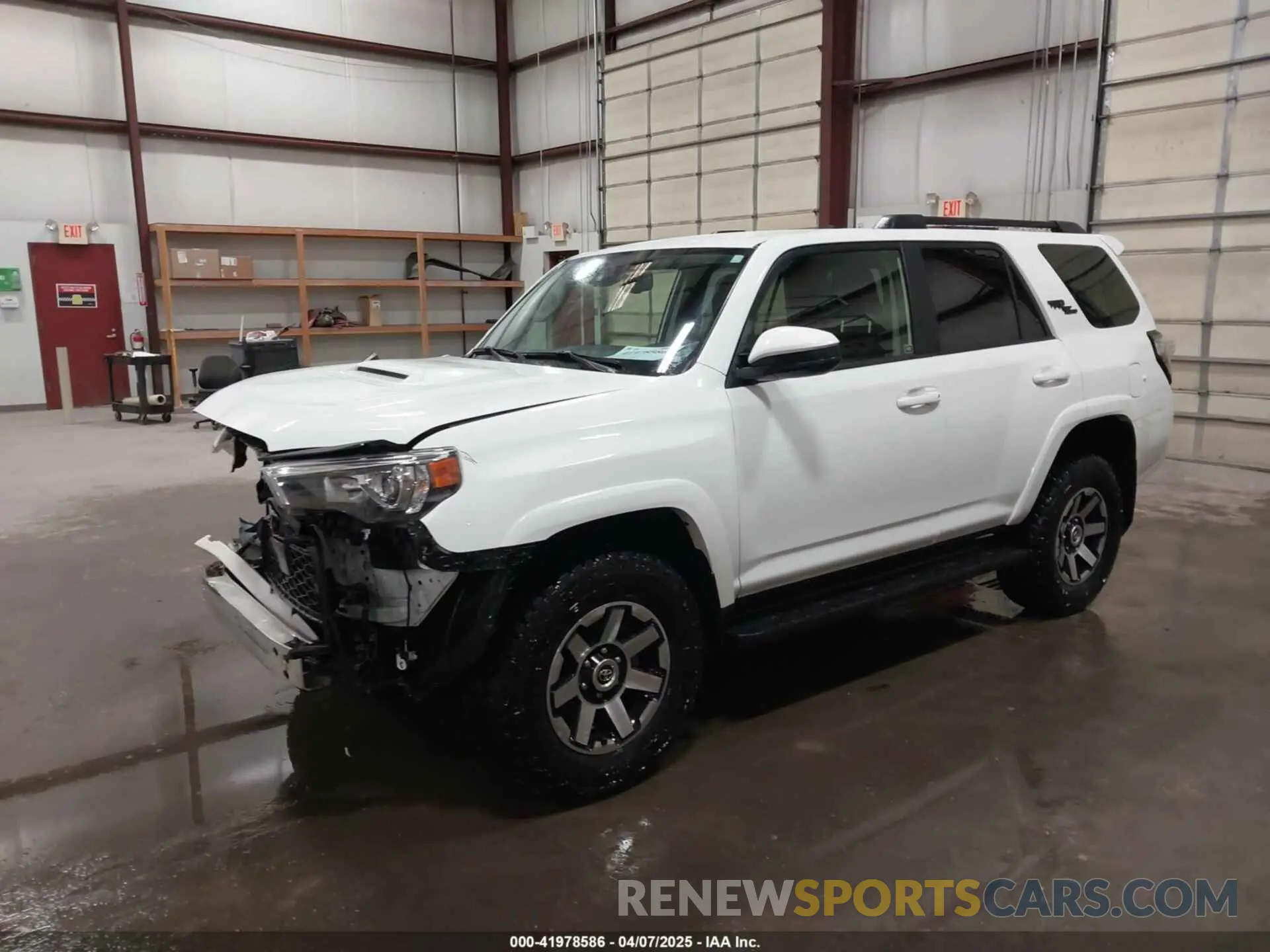 2 fotografías del automóvil dañado JTEPU5JR3P6152953 TOYOTA 4RUNNER 2023